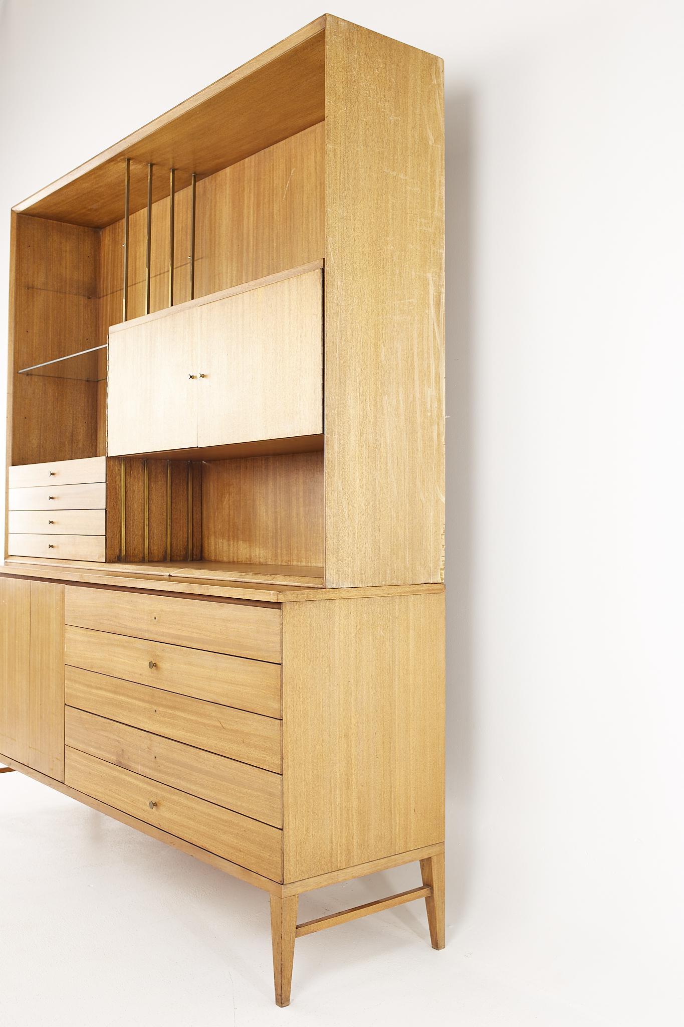 Paul McCobb for Calvin MCM Bleached Mahogany and Brass Sideboard with Hutch In Good Condition In Countryside, IL