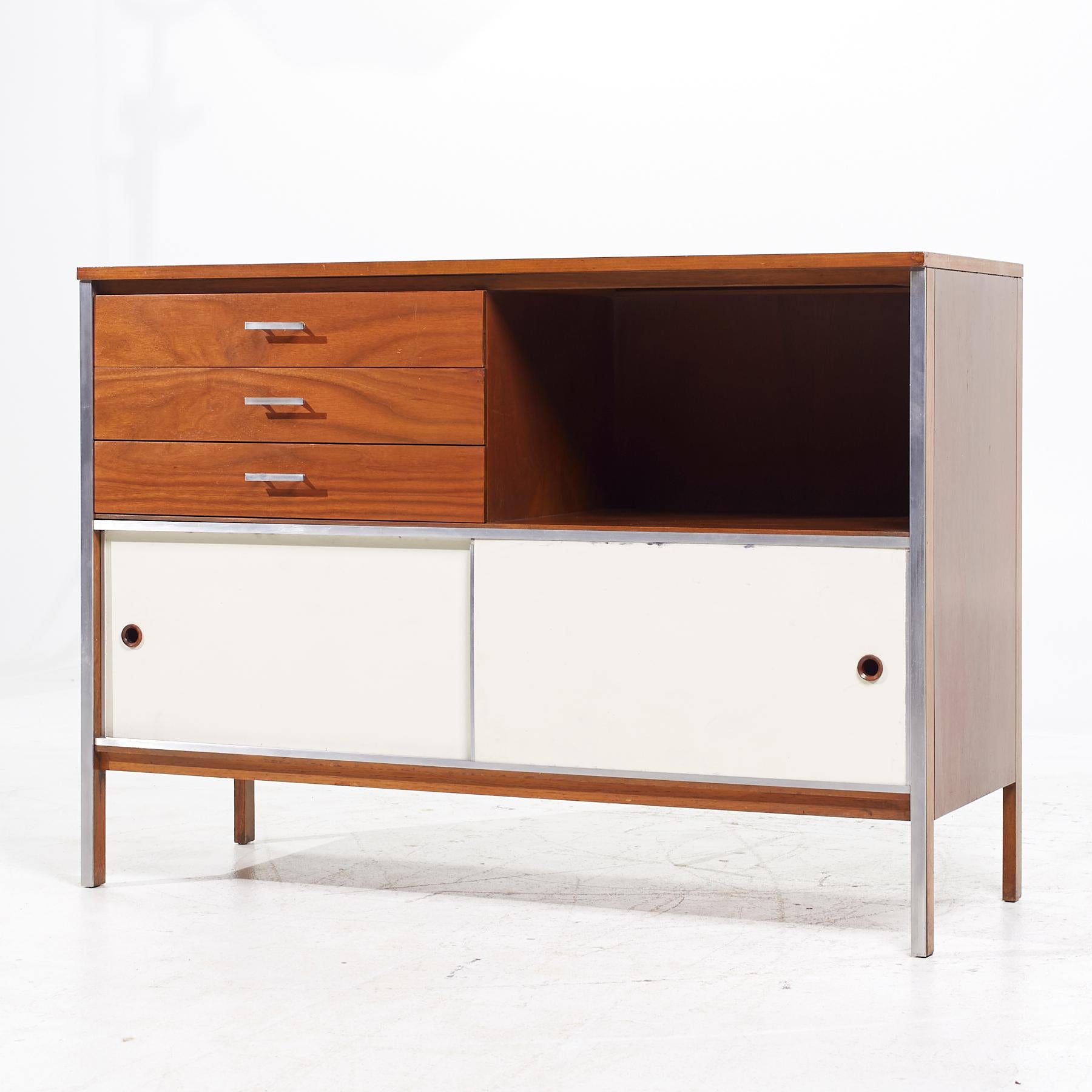 Mid-Century Modern Paul McCobb for Calvin MCM Walnut and Stainless Steel Sliding Door Credenza For Sale