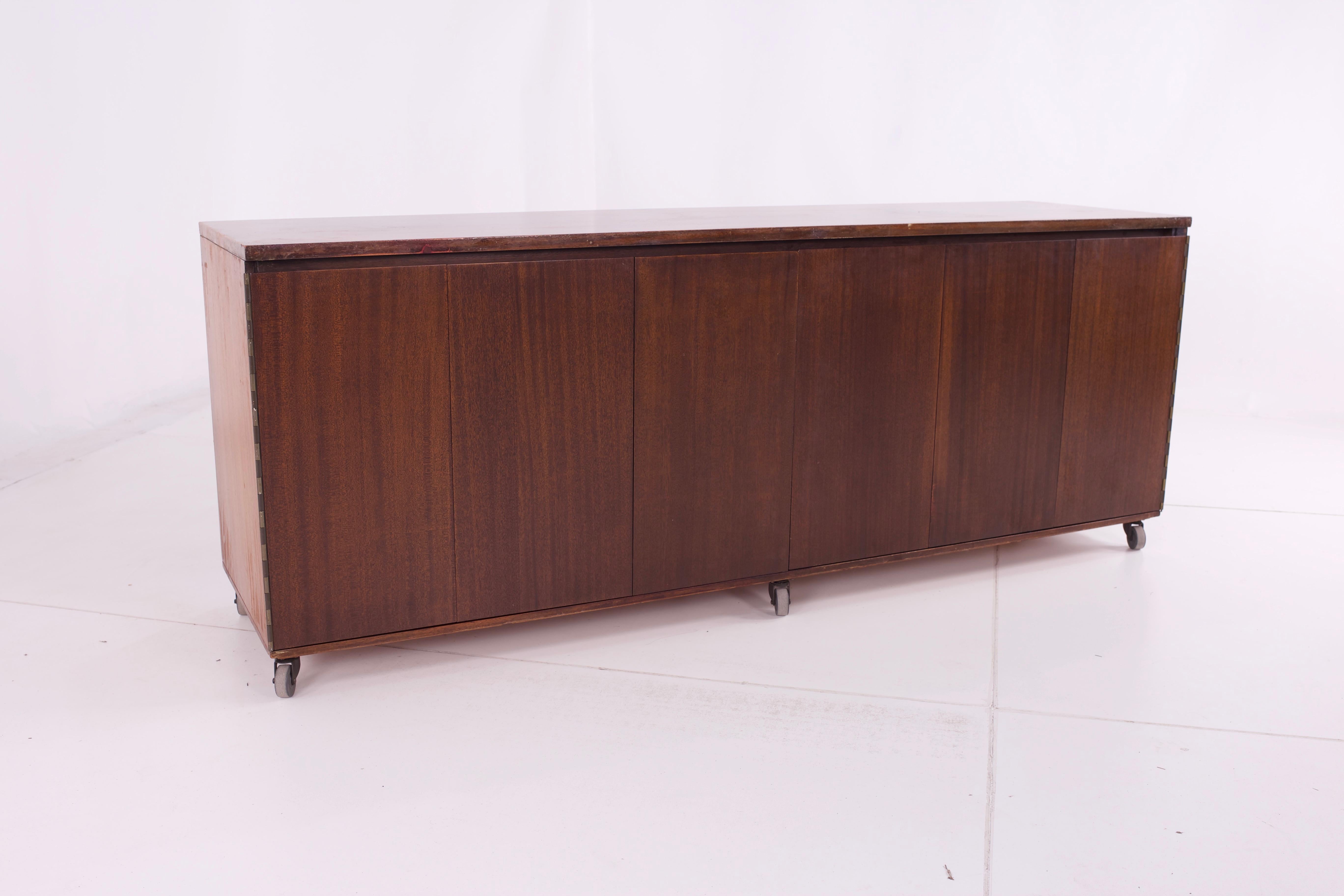 Paul McCobb for Calvin Mid Century 16-Drawer Mahogany and Brass Sideboard Buffet For Sale 6