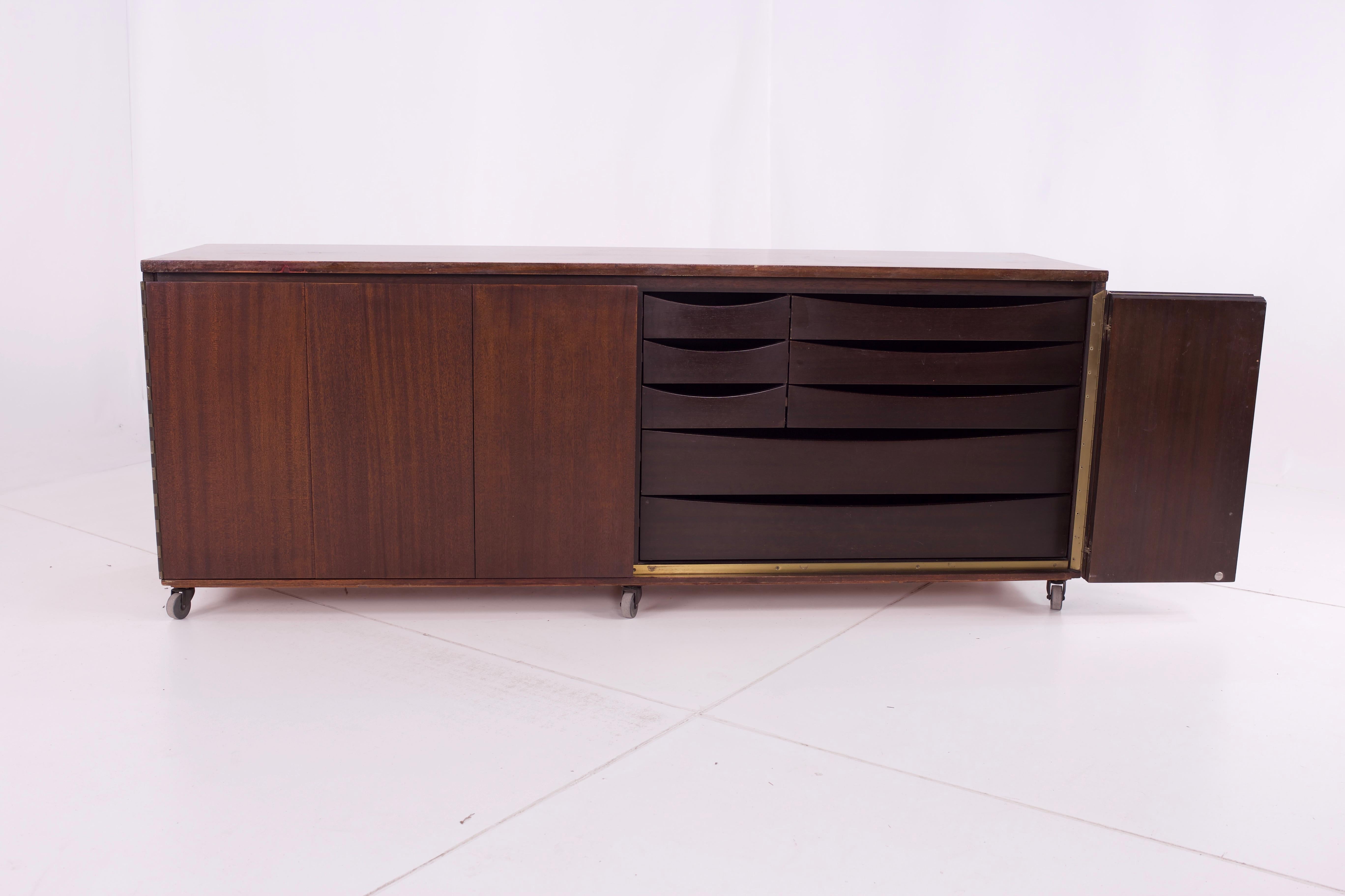 Paul McCobb for Calvin mid century 16-drawer mahogany and brass sideboard buffet credenza

Measures: 71.25 wide x 19 deep x 27.25 high 

Restored vintage condition. Piece is restored upon purchase so it’s free of watermarks, chips or deep