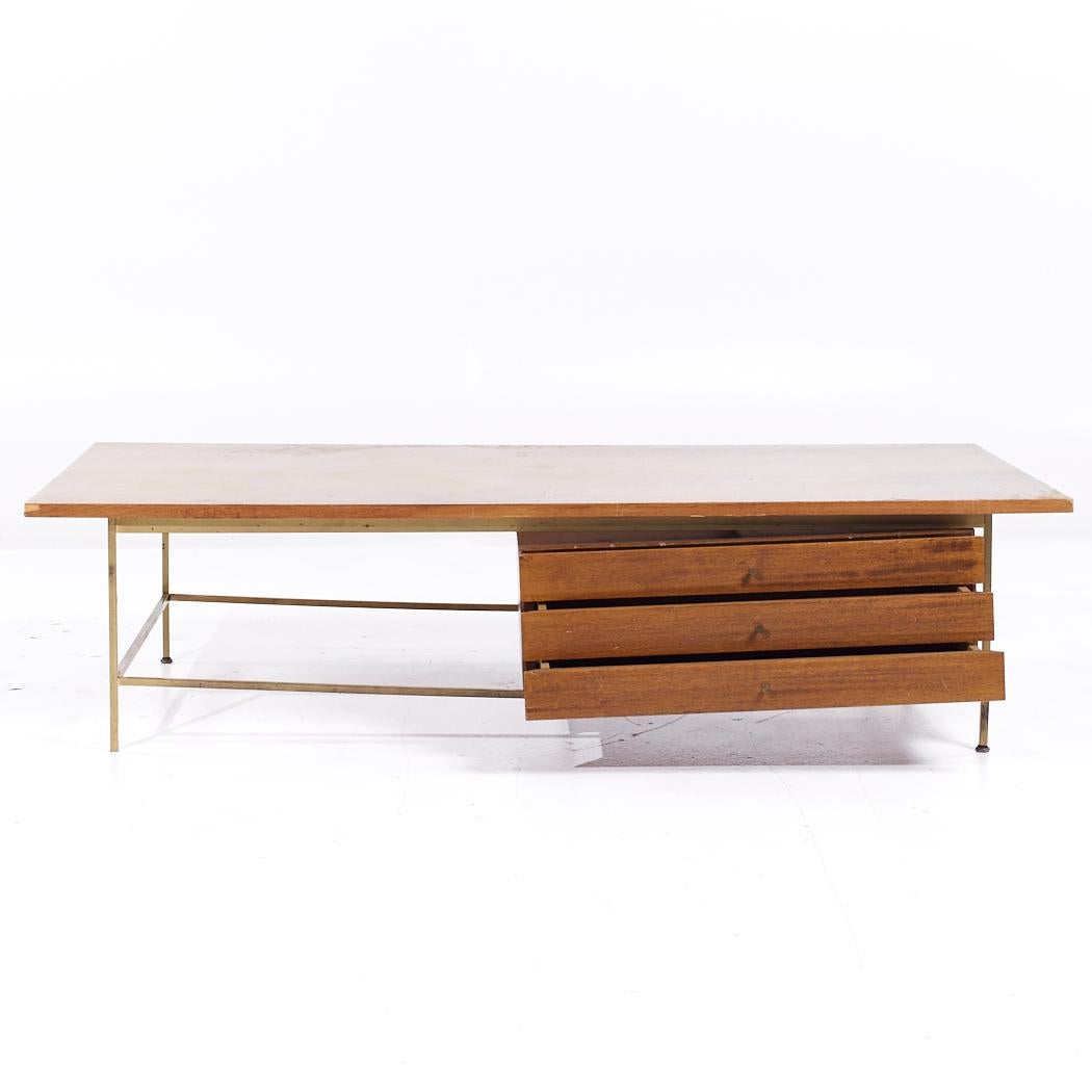 Laiton Paul McCobb pour Calvin Table basse du milieu du siècle en acajou blanchi et laiton en vente