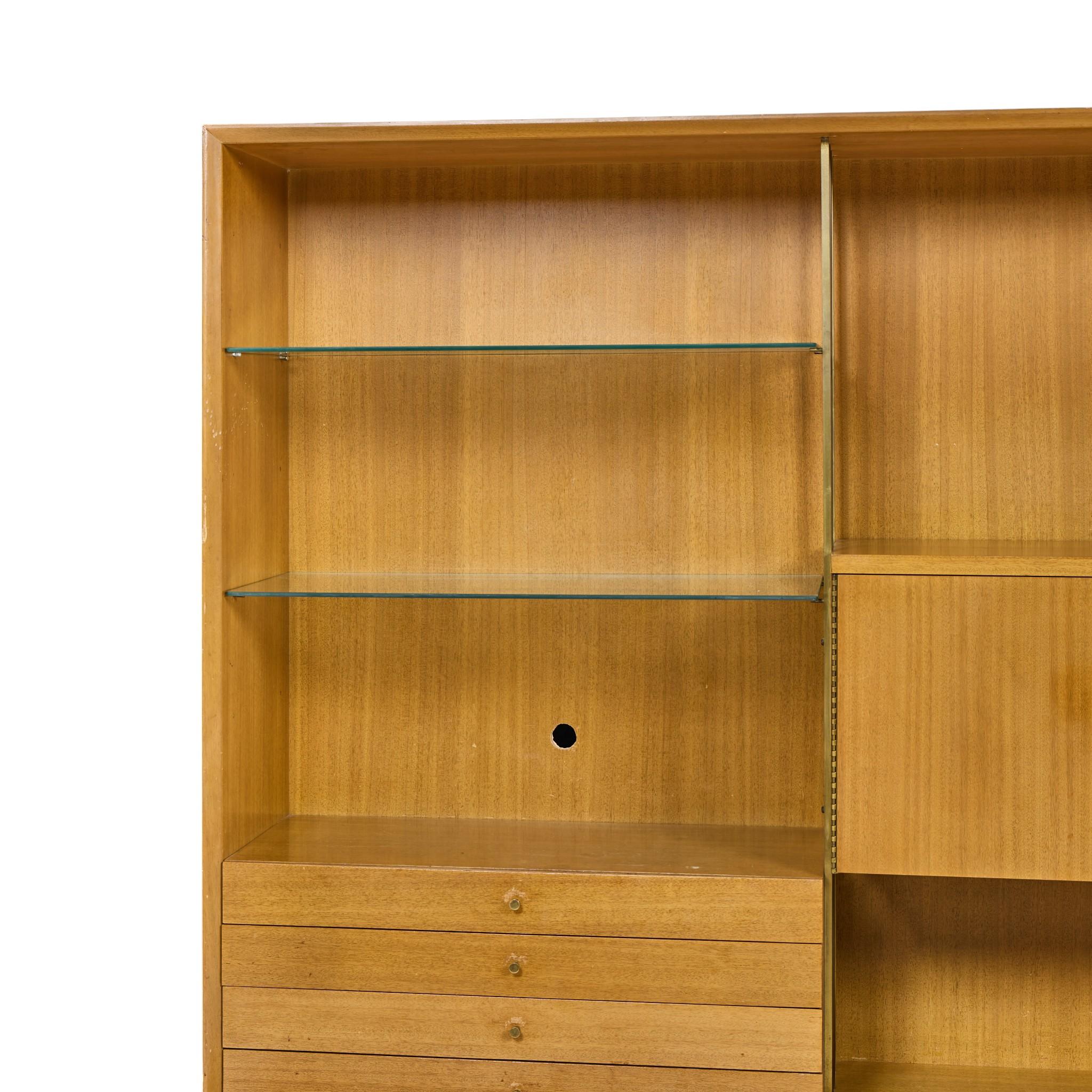 Paul McCobb for Calvin Mid Century Buffet and Hutch For Sale 4