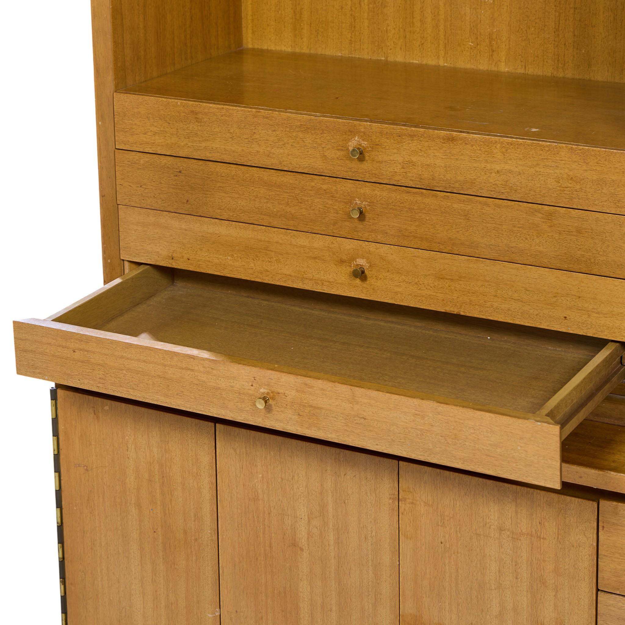 Paul McCobb for Calvin Mid Century Buffet and Hutch For Sale 6
