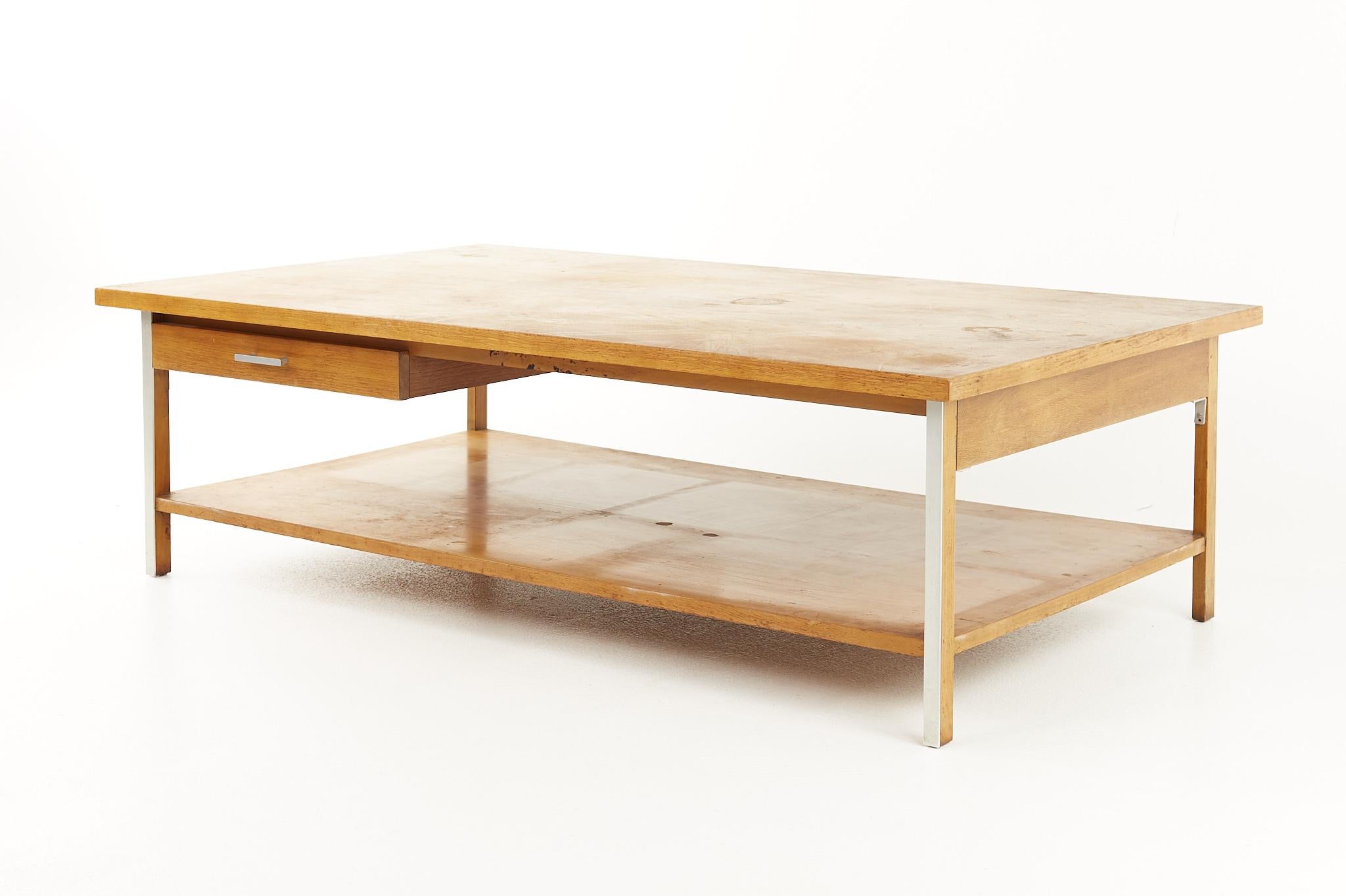 Mid-Century Modern Paul Mccobb pour Calvin - Grande table basse en noyer du milieu du siècle dernier en vente