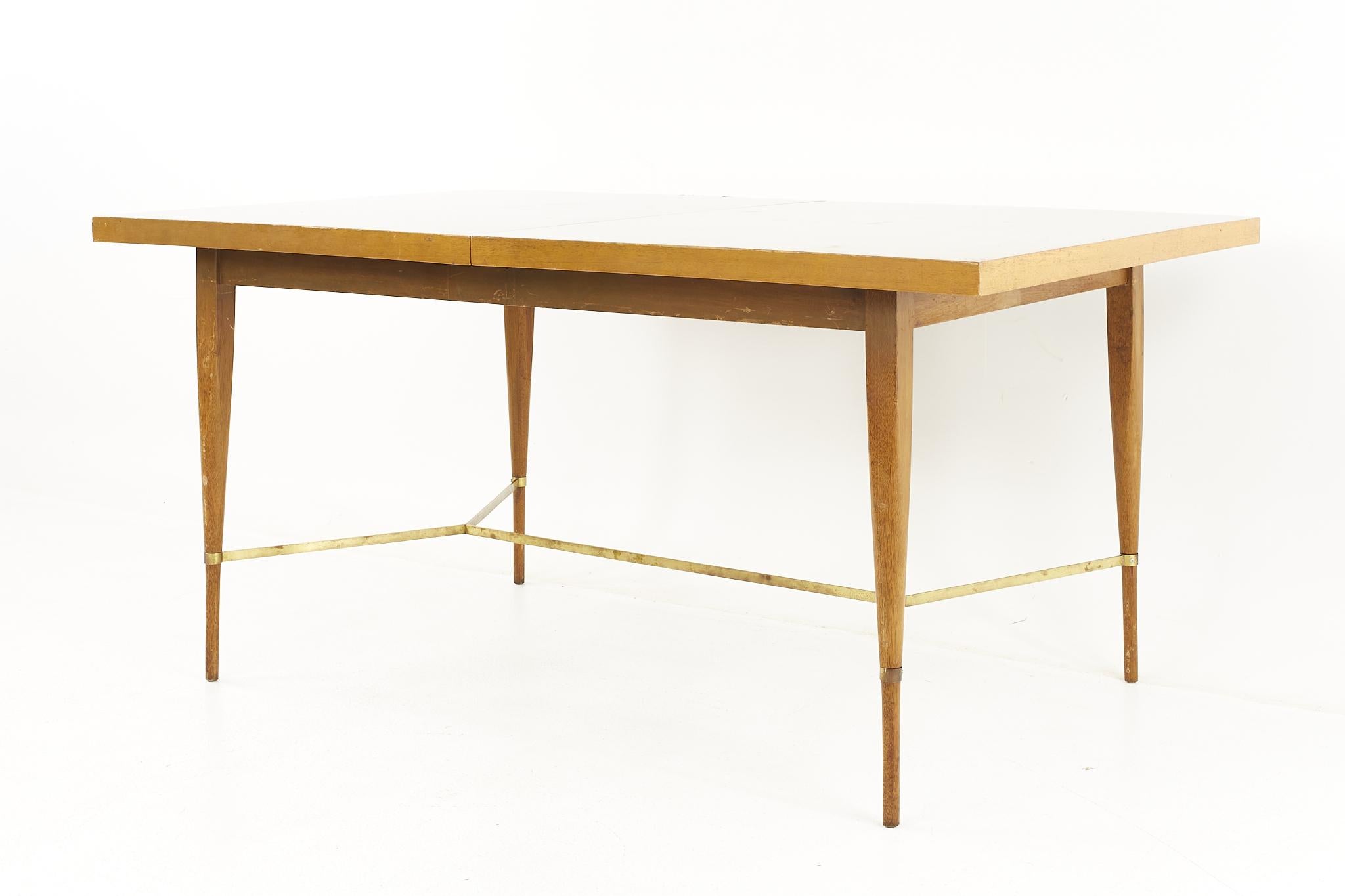 Mid-Century Modern Table de salle à manger extensible en acajou et laiton du milieu du siècle dernier de Paul McCobb pour Calvin en vente