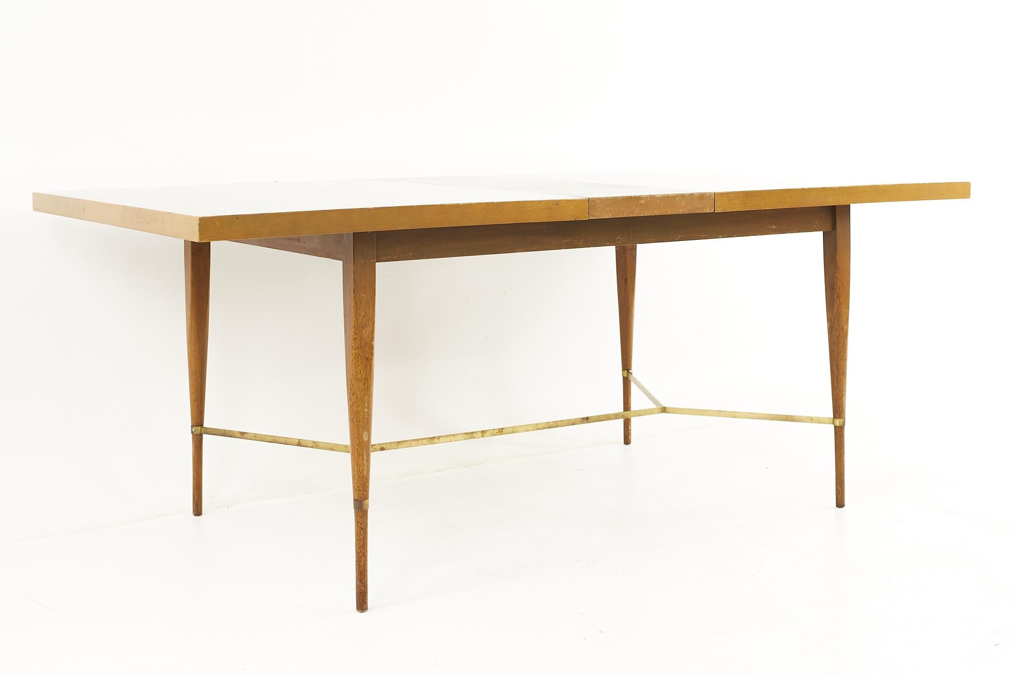 Paul McCobb for Calvin Mid Century Mahogany and Brass Expanding Dining Table In Good Condition For Sale In Countryside, IL