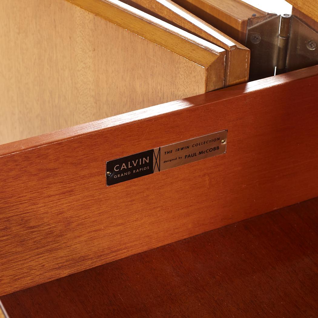 Paul McCobb per Calvin Credenza in mogano del Medioevo in vendita 4