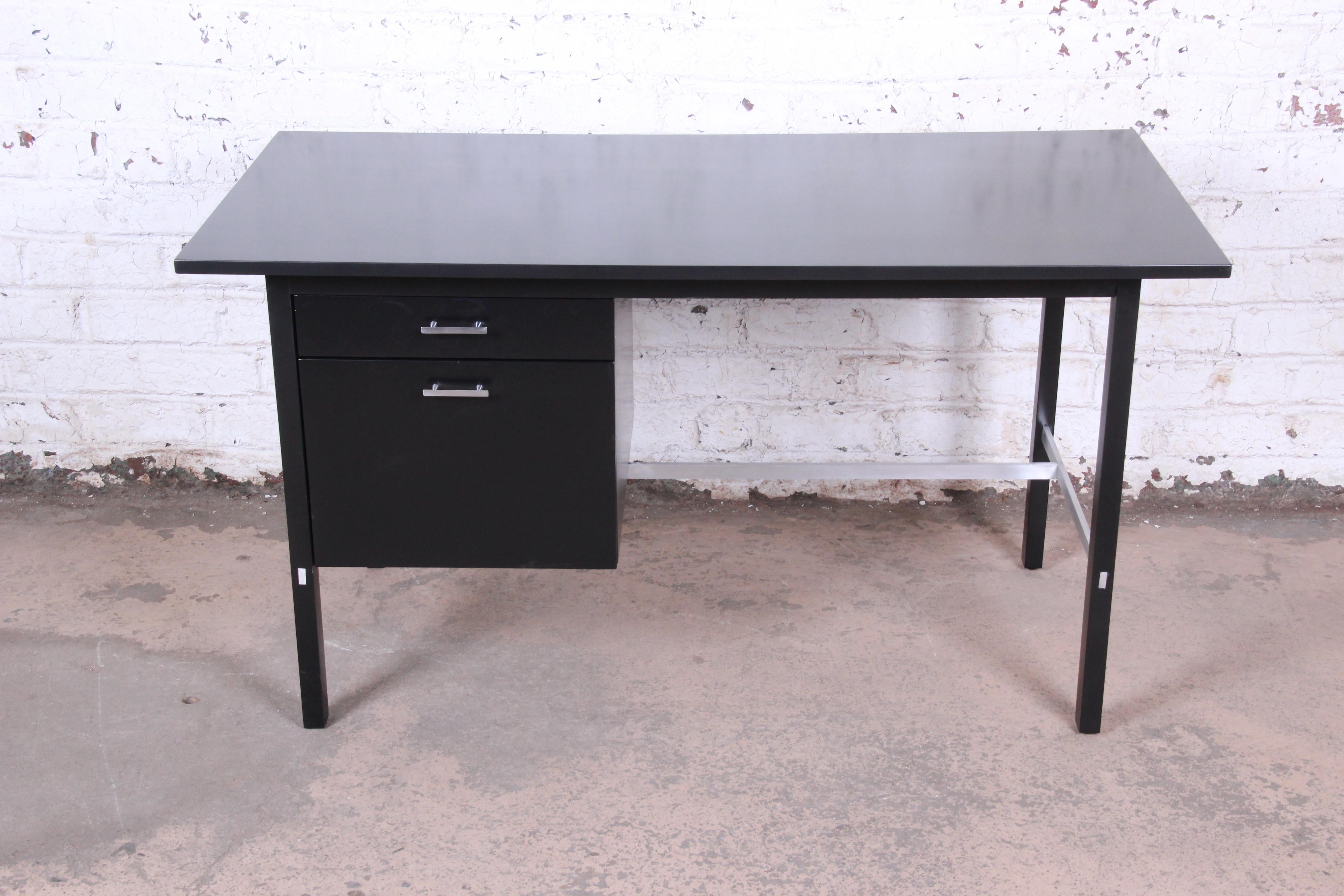 A sleek and stylish Mid-Century Modern desk

Designed by Paul McCobb for Calvin Furniture

USA, 1950s

Newly ebonized walnut and aluminum hardware and stretchers

Measures: 54