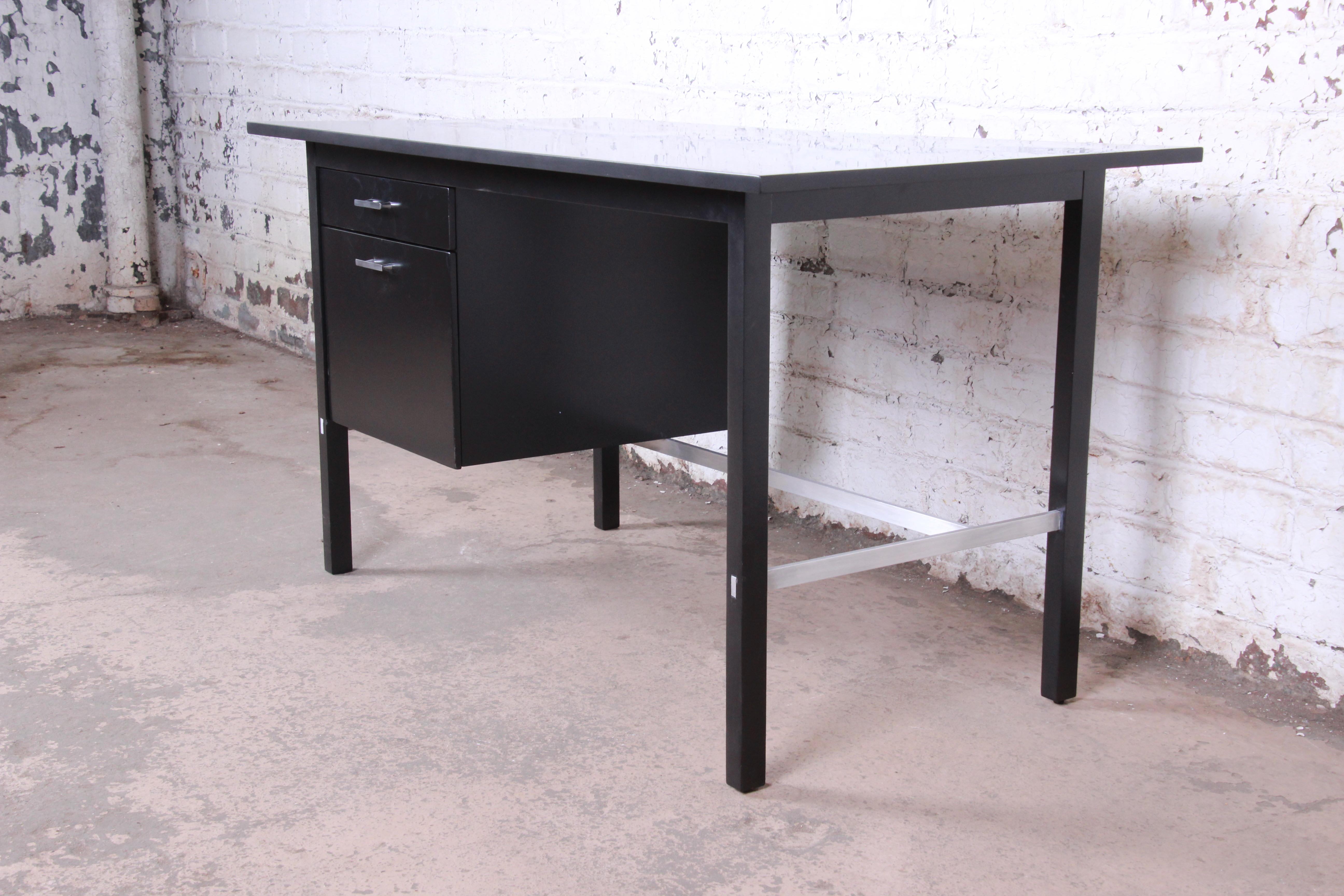 Paul McCobb for Calvin Mid-Century Modern Ebonized Desk, Newly Refinished In Good Condition In South Bend, IN