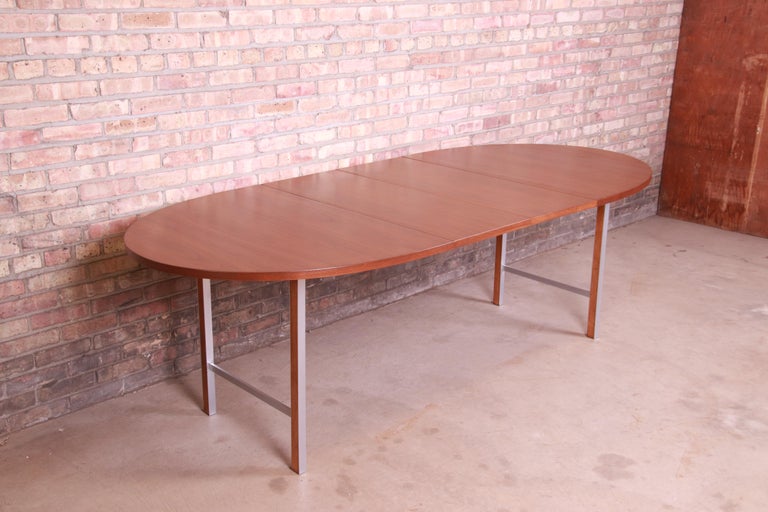 Paul McCobb for Calvin Mid-Century Modern Walnut Dining Table, Newly Refinished In Good Condition In South Bend, IN