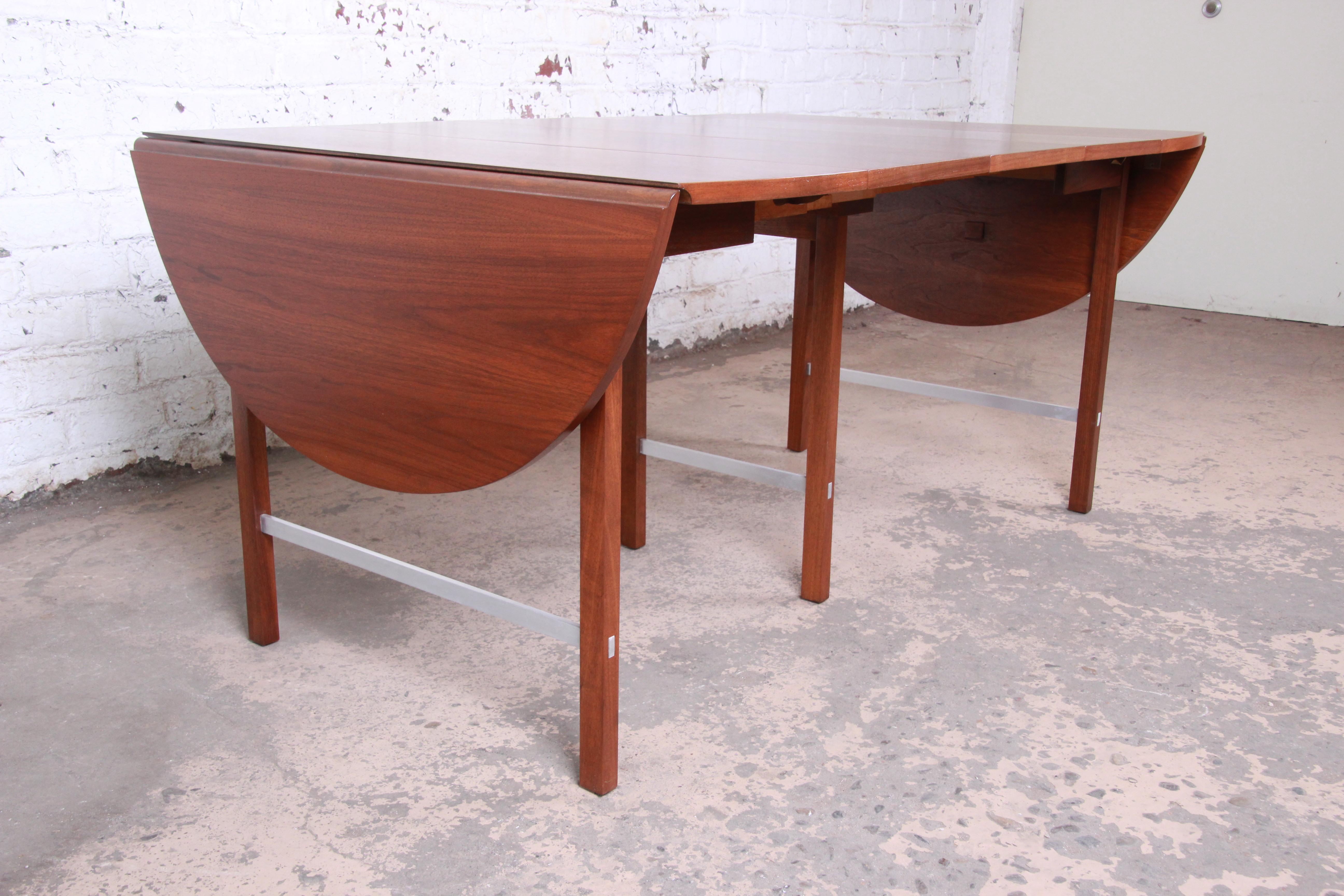 Paul McCobb for Calvin Mid-Century Modern Walnut Dining Table, Newly Restored For Sale 4