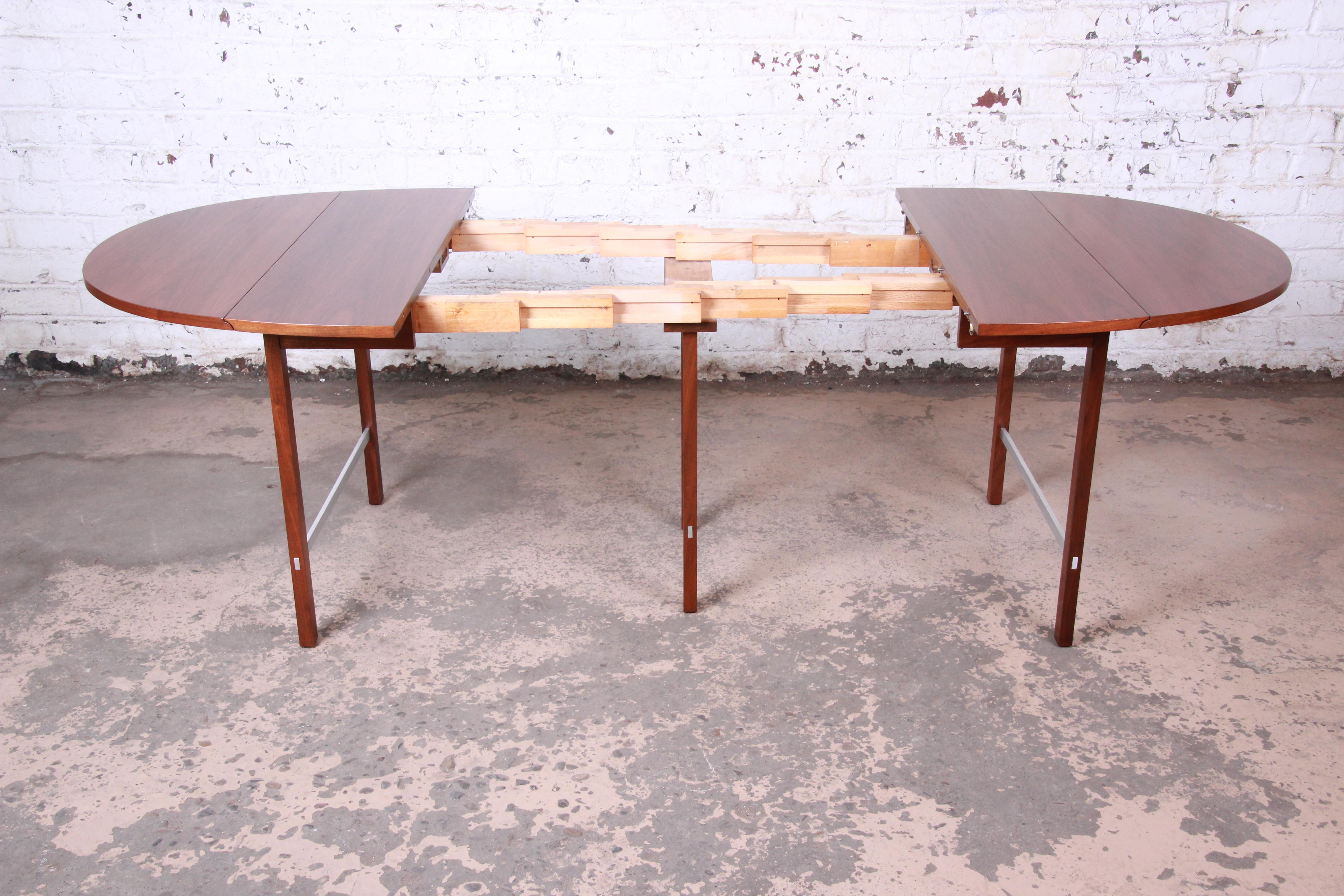 Paul McCobb for Calvin Mid-Century Modern Walnut Dining Table, Newly Restored For Sale 5