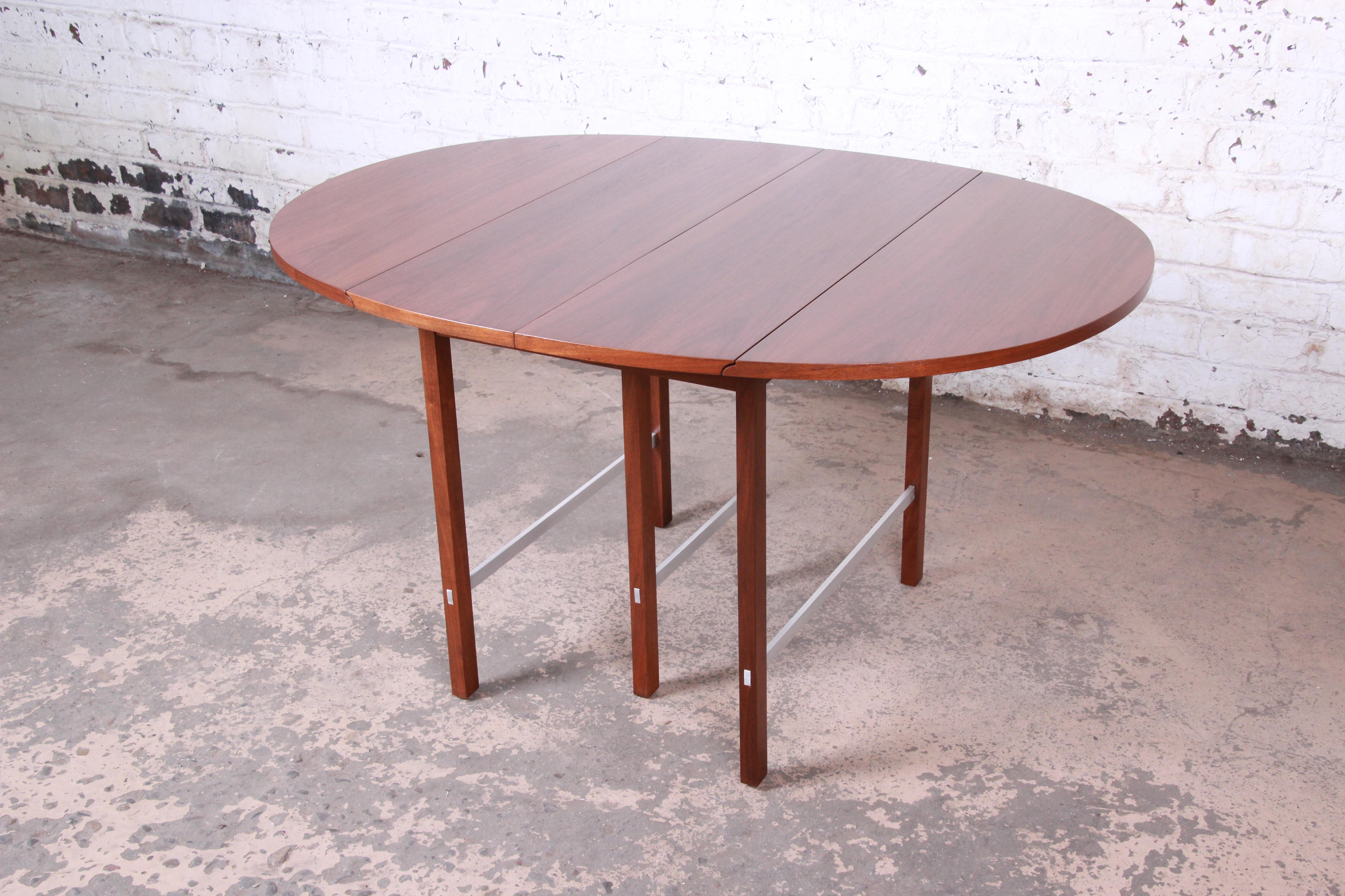 Paul McCobb for Calvin Mid-Century Modern Walnut Dining Table, Newly Restored For Sale 6