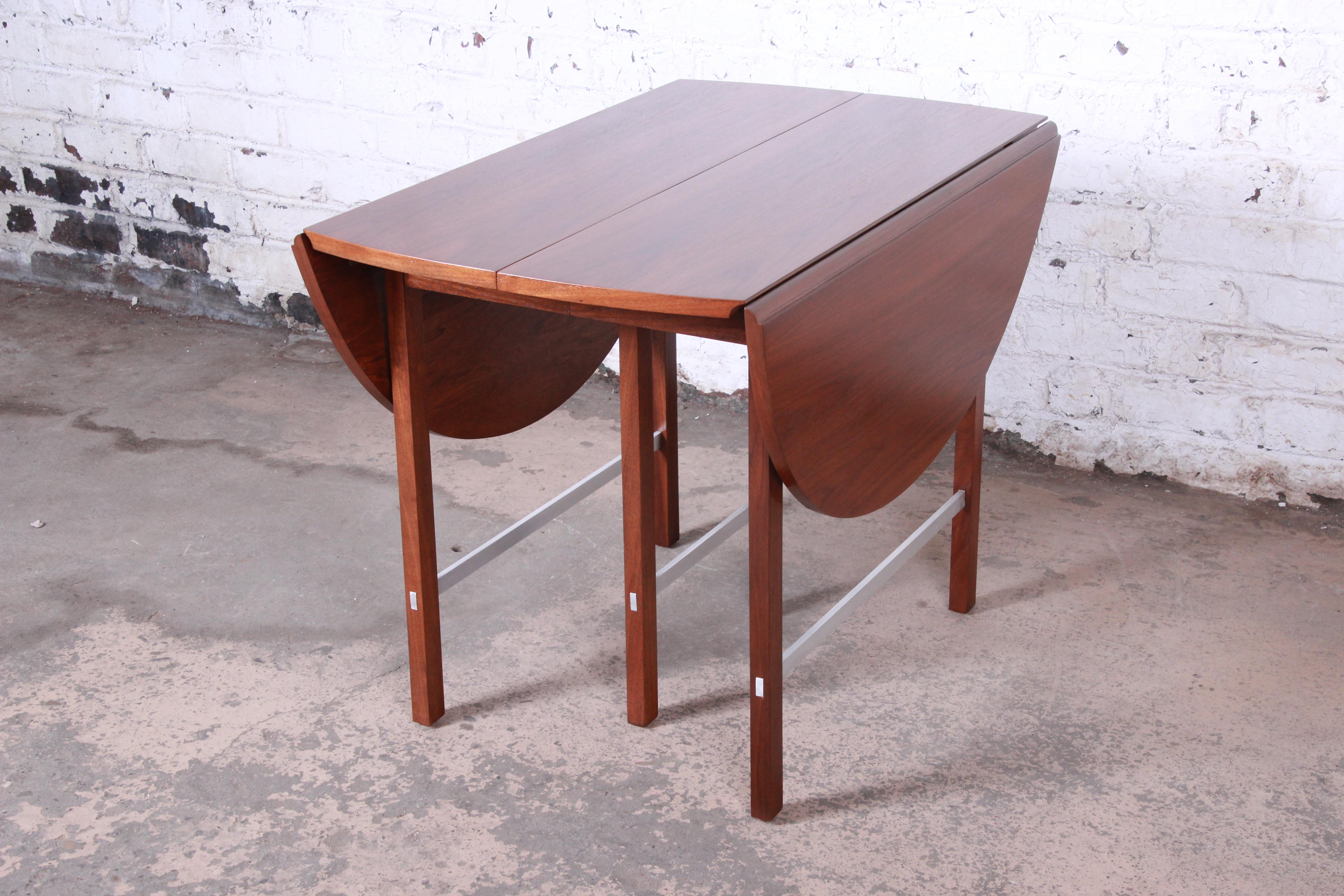 Paul McCobb for Calvin Mid-Century Modern Walnut Dining Table, Newly Restored For Sale 8