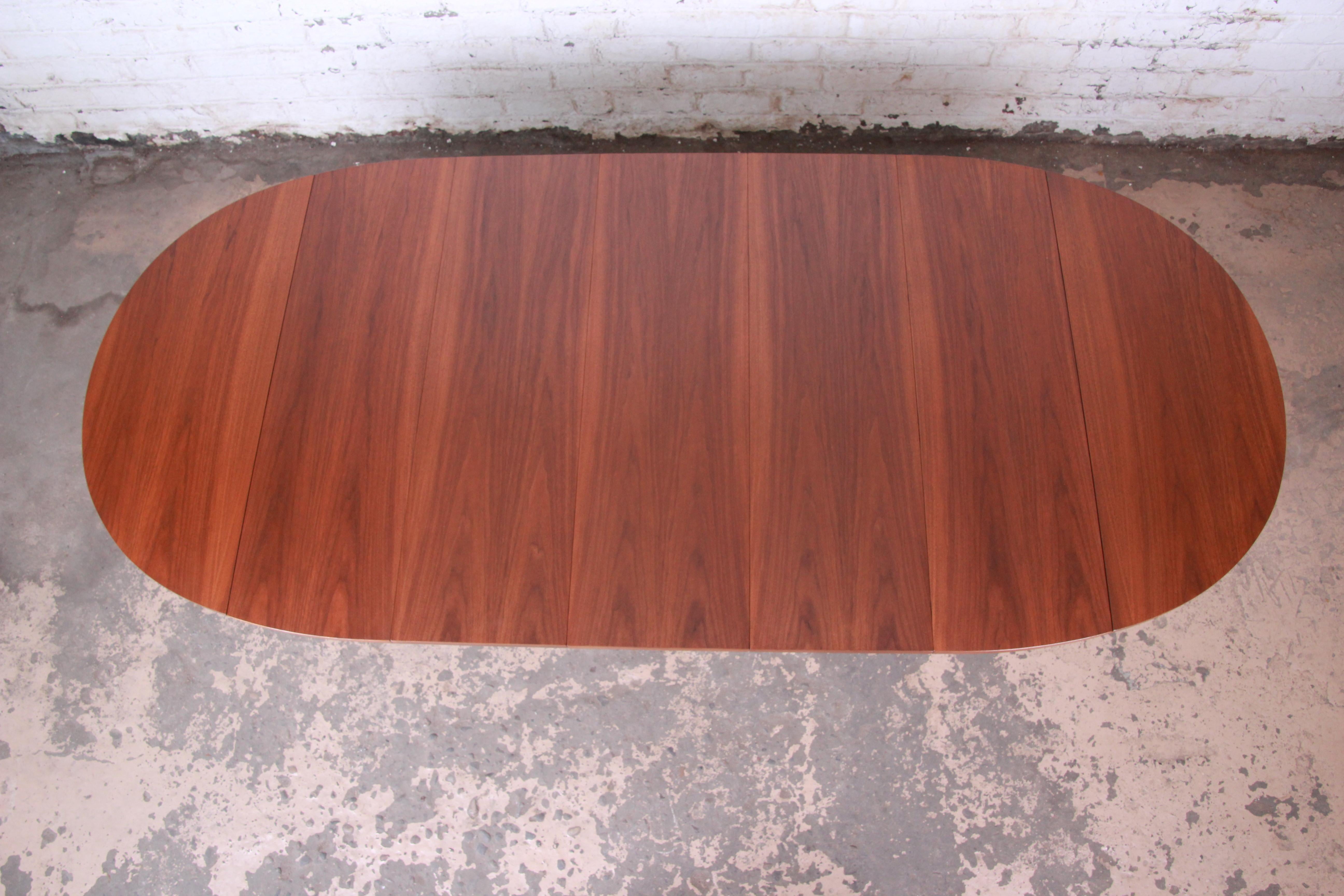 Paul McCobb for Calvin Mid-Century Modern Walnut Dining Table, Newly Restored For Sale 1