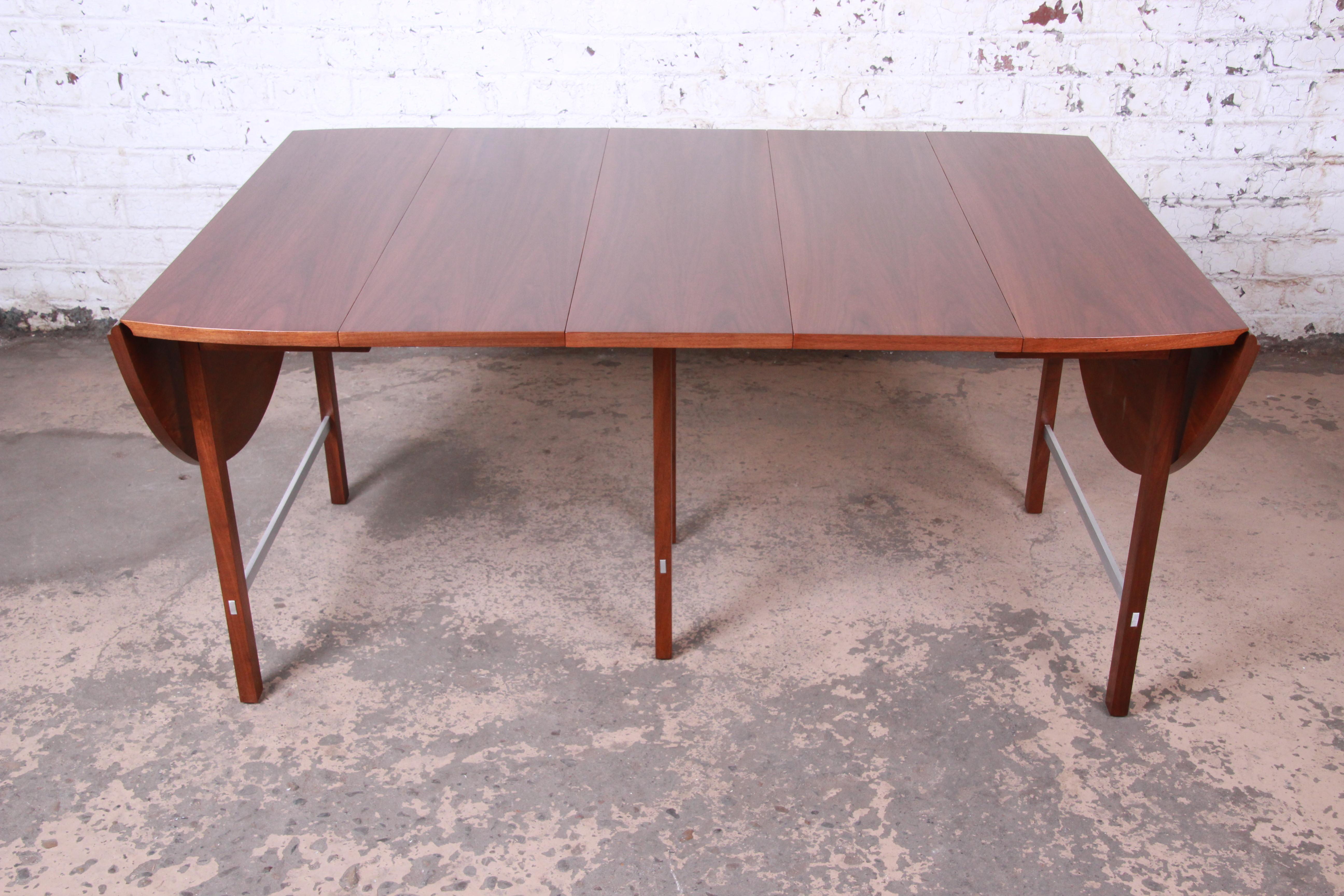 Paul McCobb for Calvin Mid-Century Modern Walnut Dining Table, Newly Restored For Sale 3