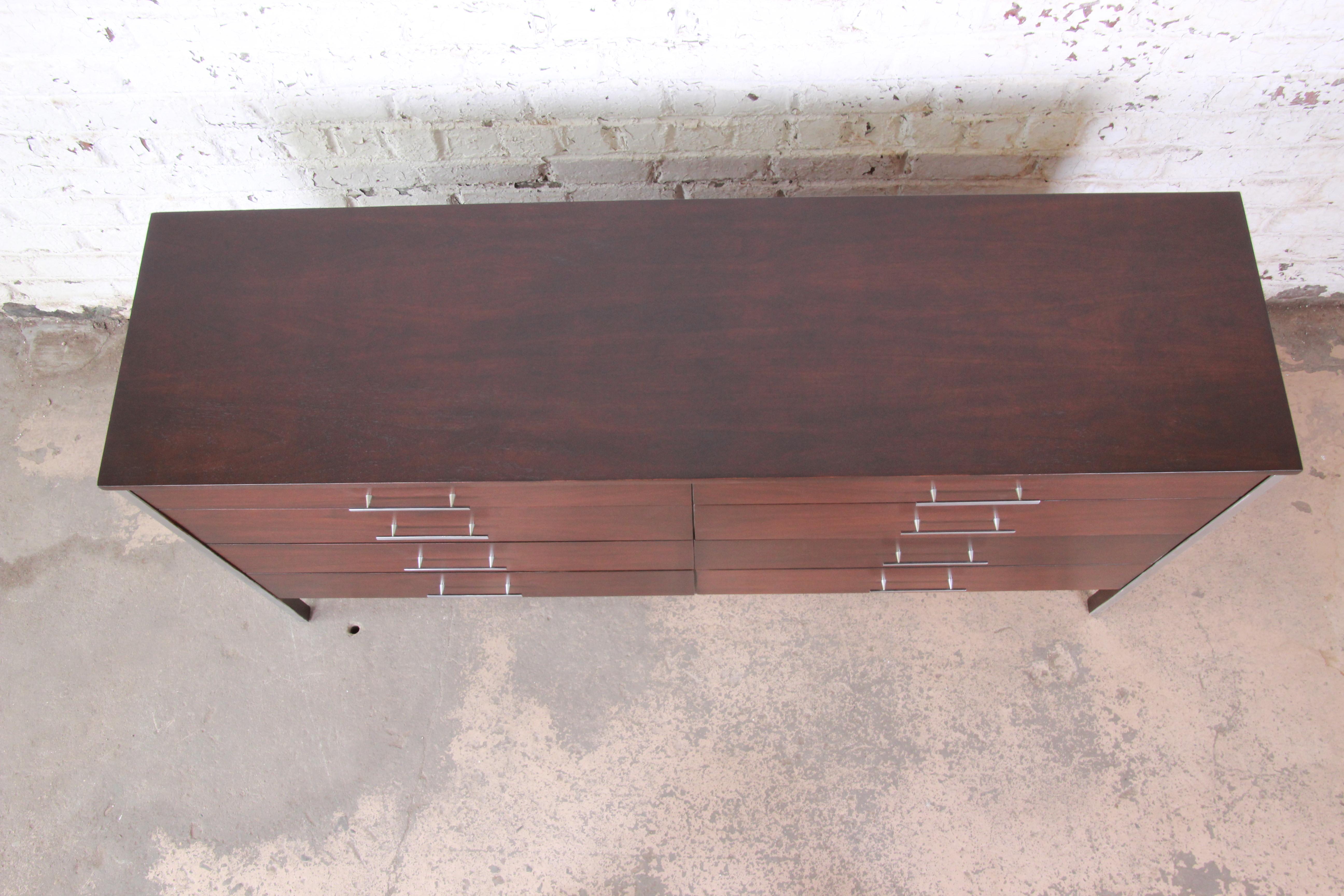 Paul McCobb for Calvin Mid-Century Modern Walnut Dresser or Credenza, Refinished For Sale 5