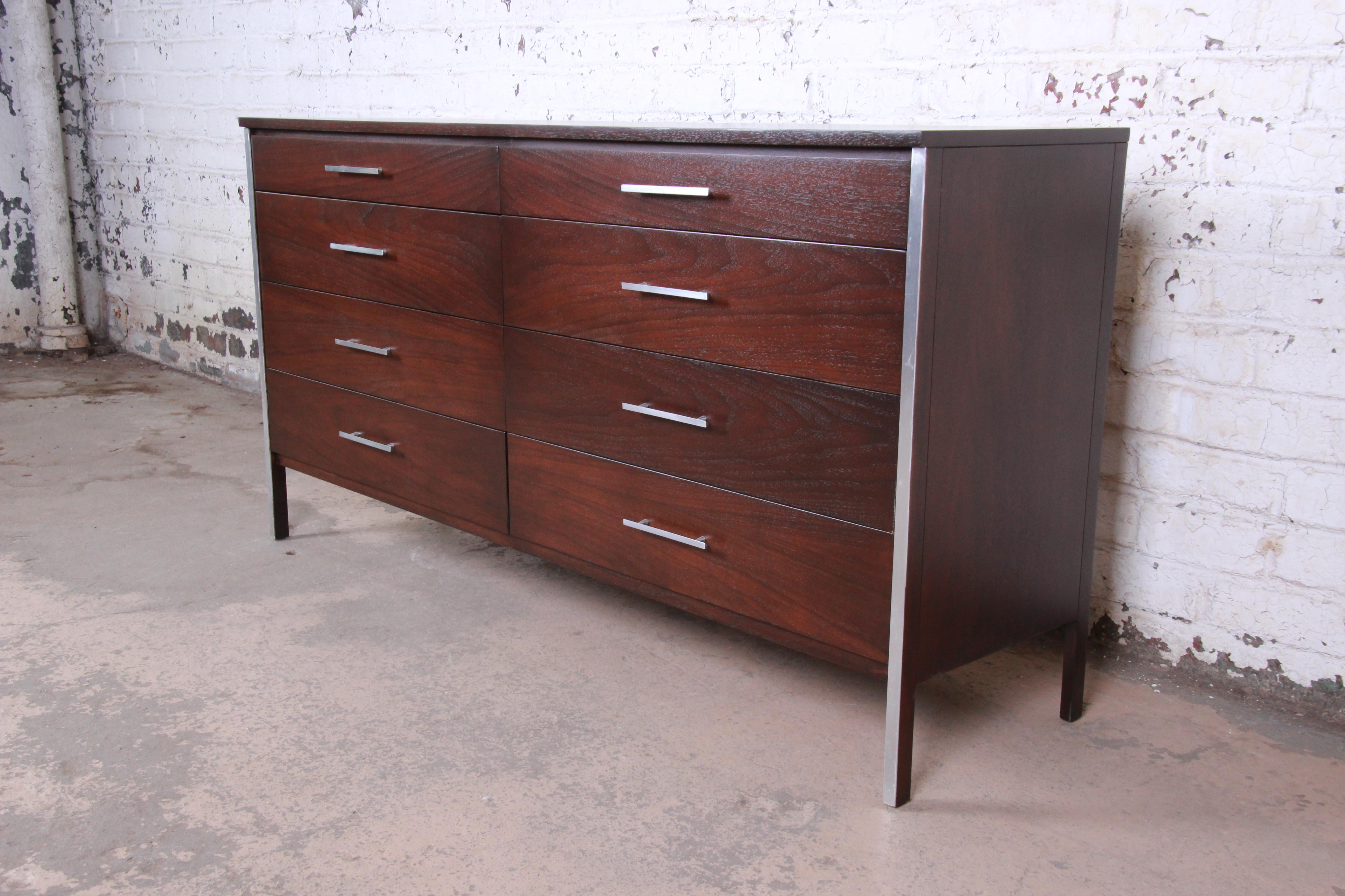 An exceptional Mid-Century Modern eight-drawer long dresser or credenza

Designed by Paul McCobb for Calvin Furniture 