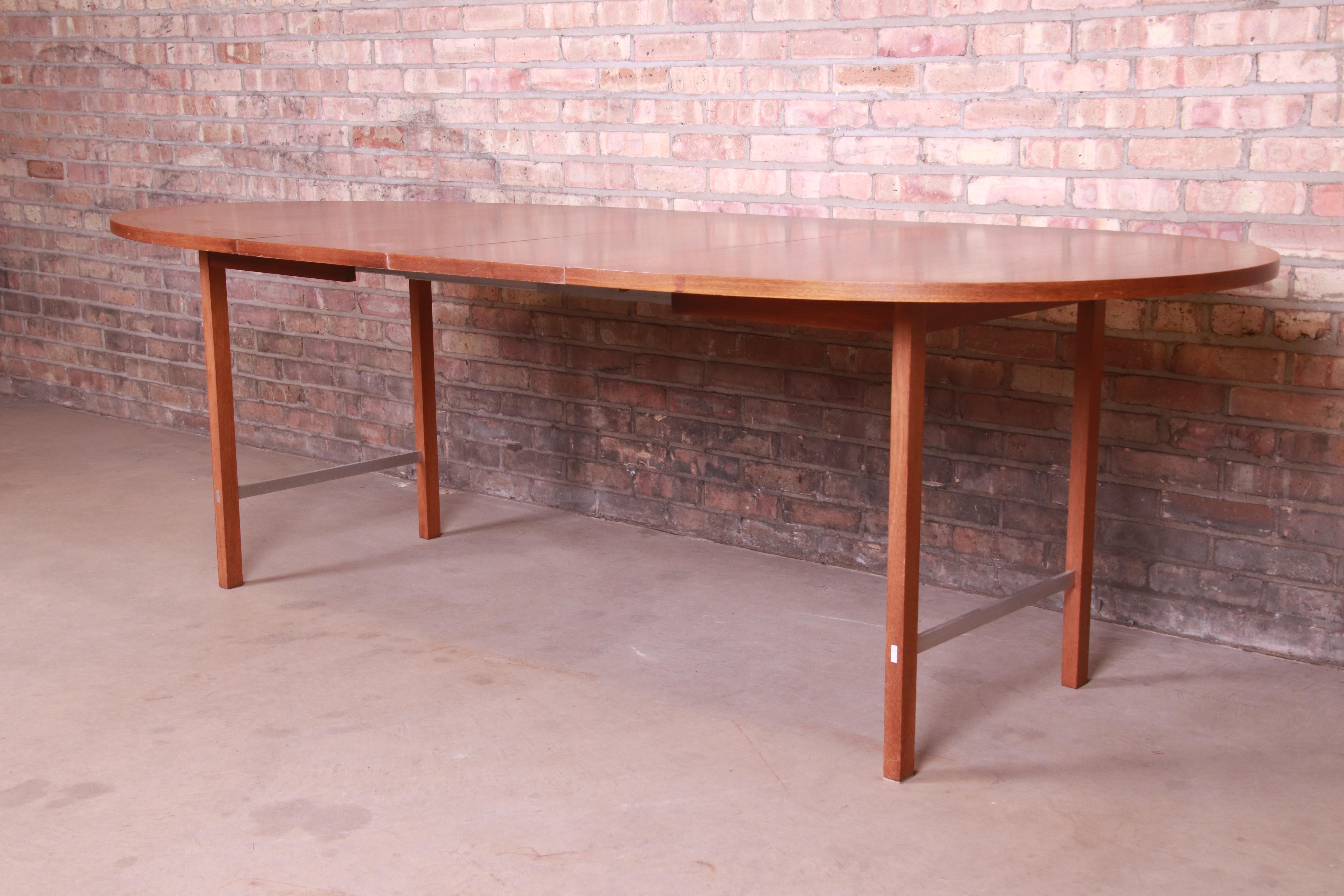 Paul McCobb for Calvin Mid-Century Modern Walnut Extension Dining Table, 1950s In Good Condition In South Bend, IN