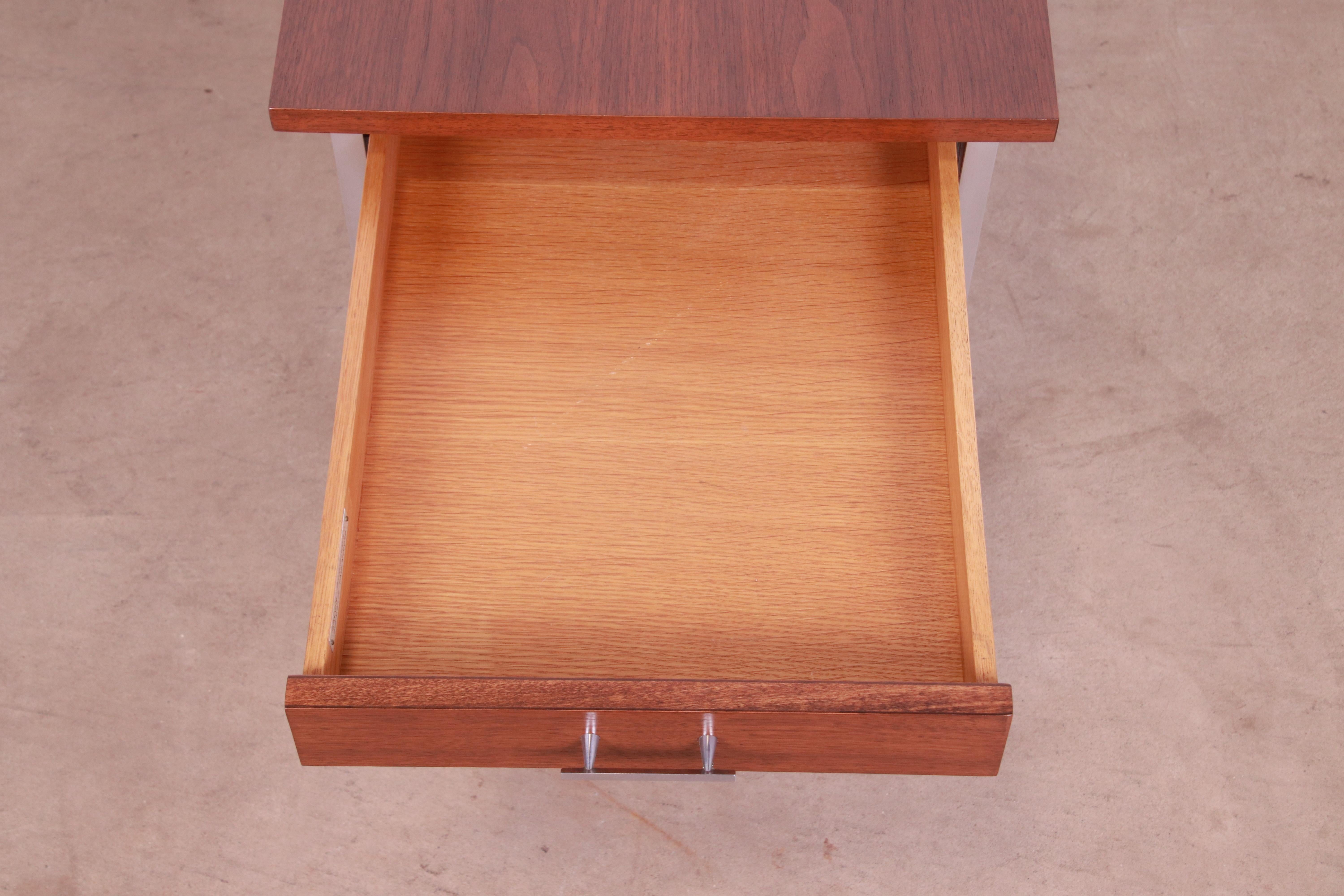 Paul McCobb for Calvin Mid-Century Modern Walnut Nightstand, Newly Refinished For Sale 3