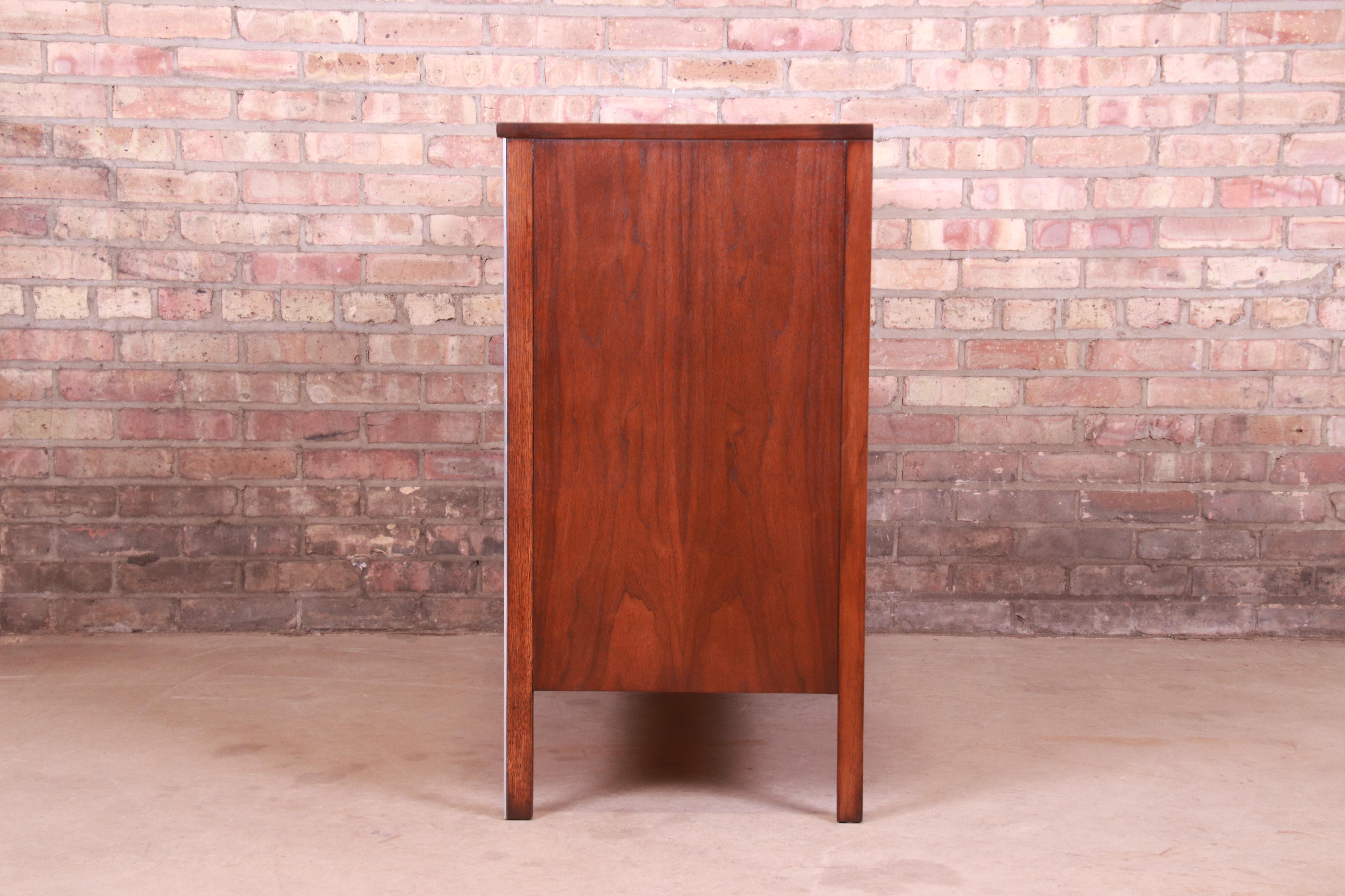 Paul McCobb for Calvin Mid-Century Modern Walnut Sideboard Credenza, Refinished 7