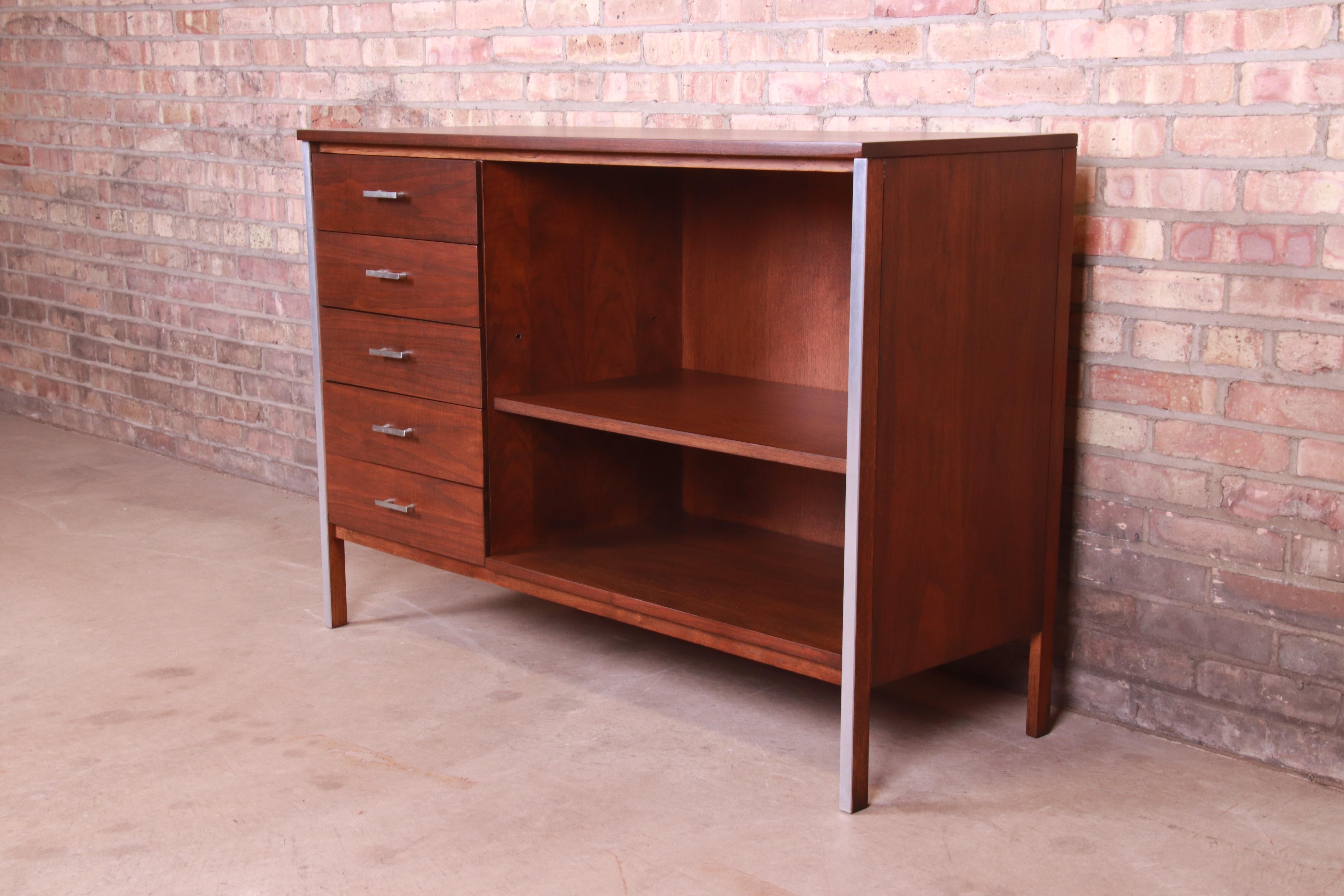 An exceptional Mid-Century Modern sideboard, credenza, or media cabinet

By Paul McCobb for Calvin Furniture, 