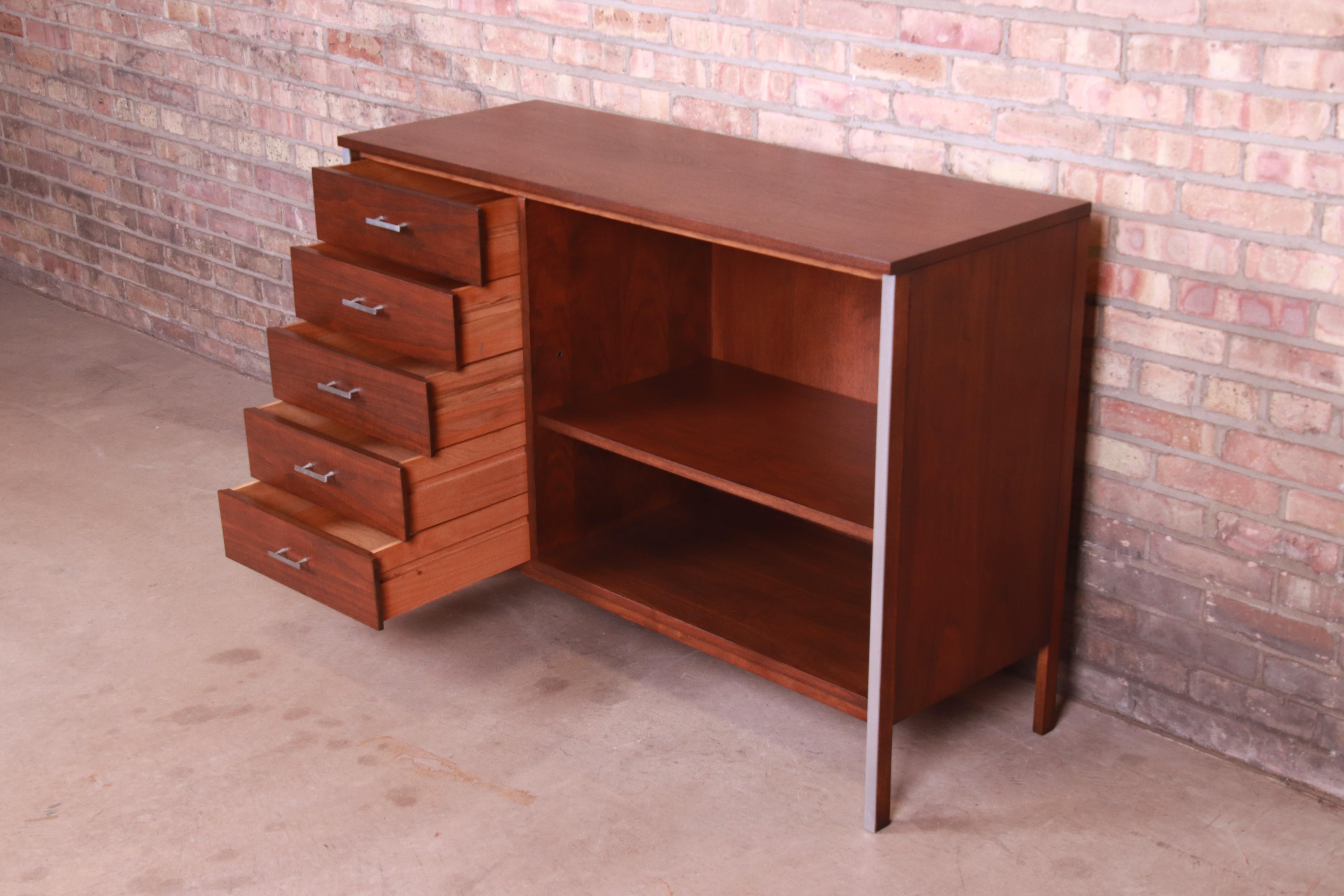 Paul McCobb for Calvin Mid-Century Modern Walnut Sideboard Credenza, Refinished 2