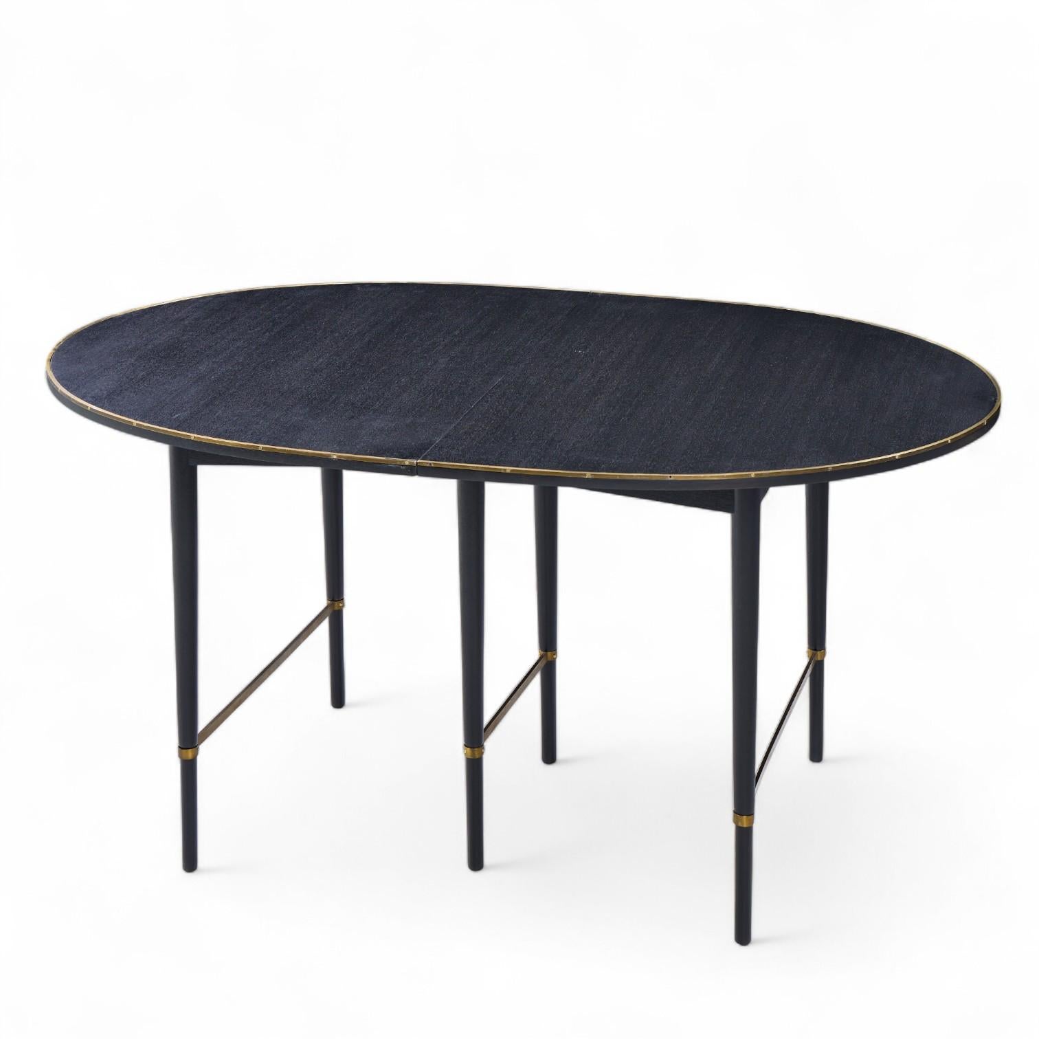 Paul McCobb table de salle à manger mi-siècle en noyer et laiton avec 6 rallonges pour Calvin en vente 5