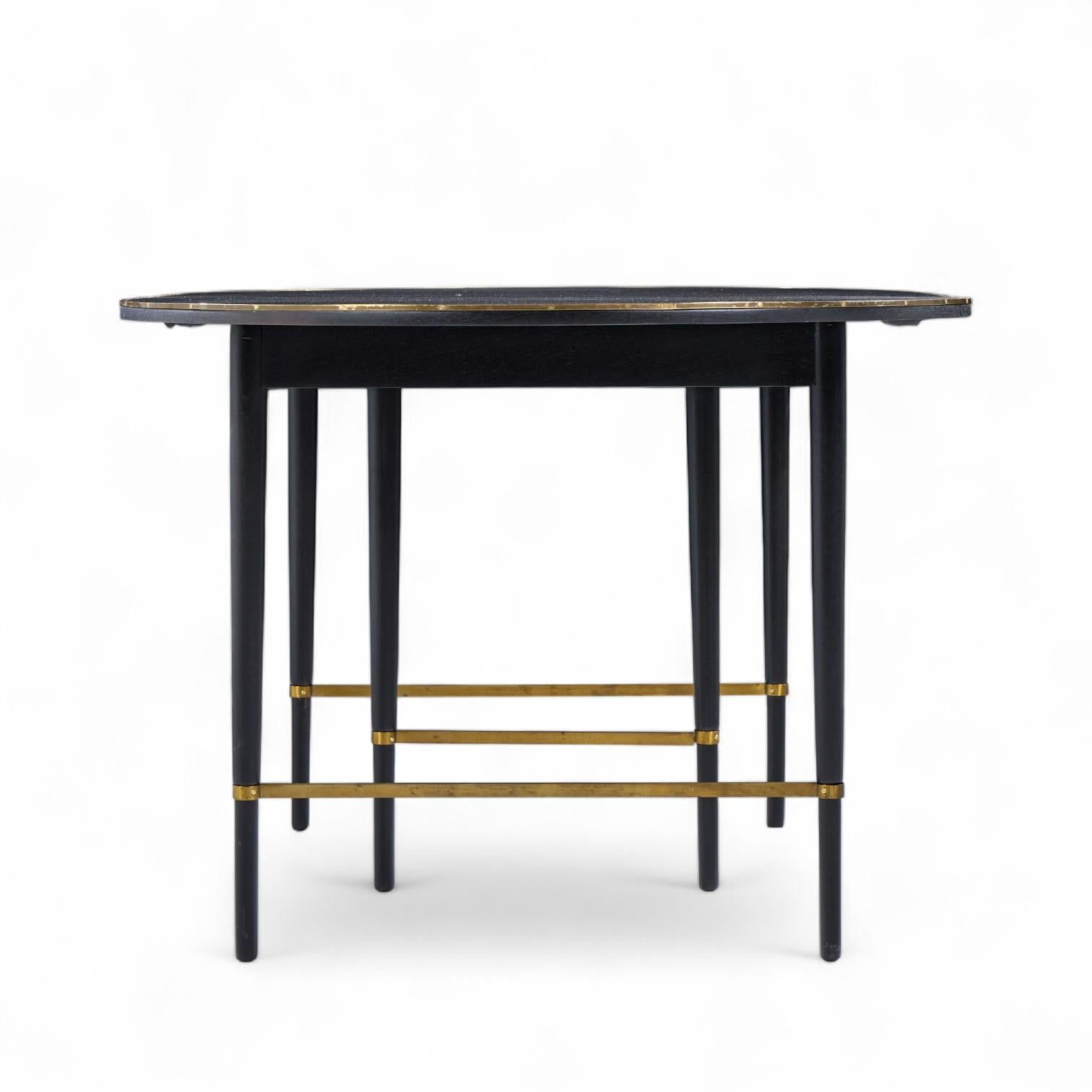 Paul McCobb table de salle à manger mi-siècle en noyer et laiton avec 6 rallonges pour Calvin Bon état - En vente à Franklin Park, IL