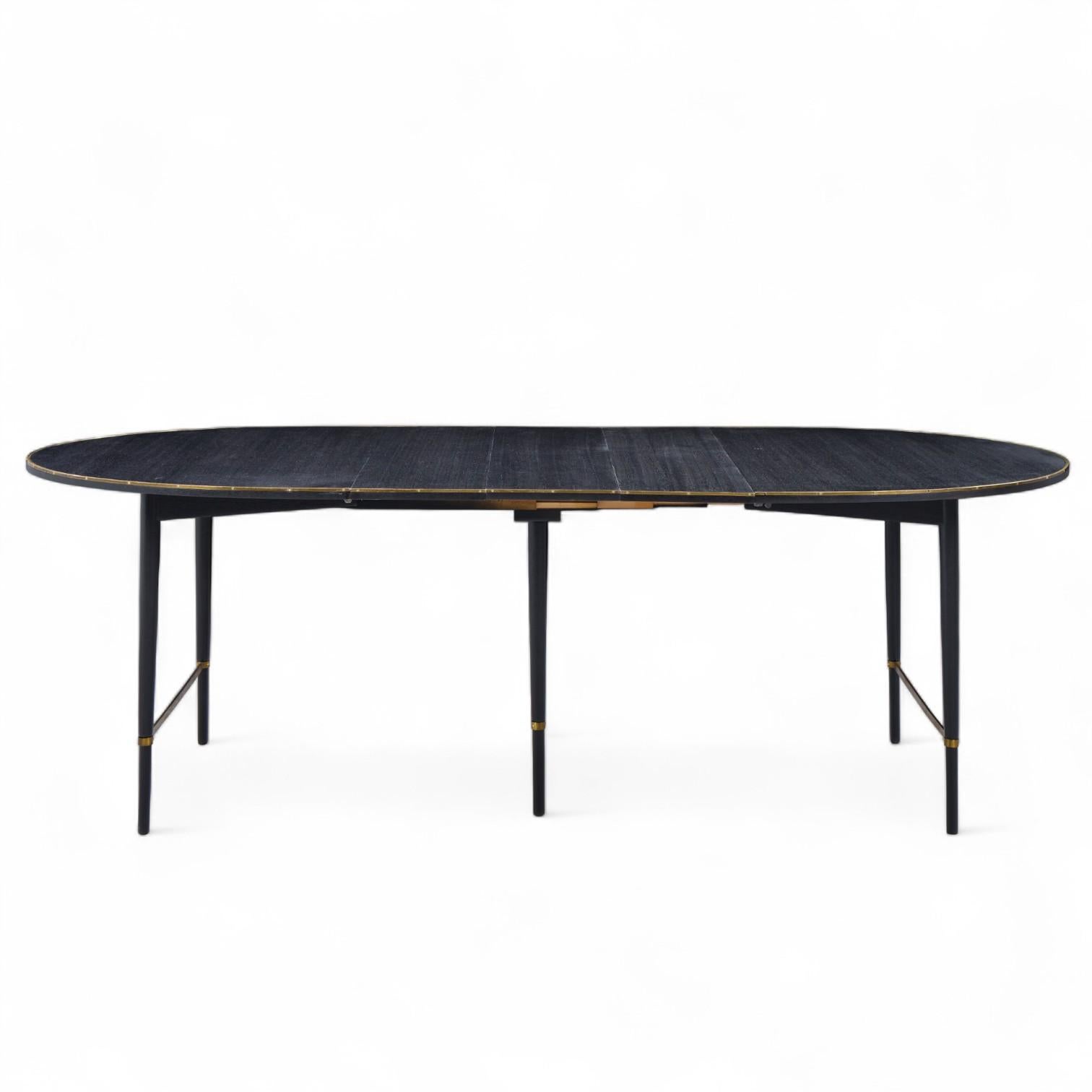 Paul McCobb table de salle à manger mi-siècle en noyer et laiton avec 6 rallonges pour Calvin en vente 2