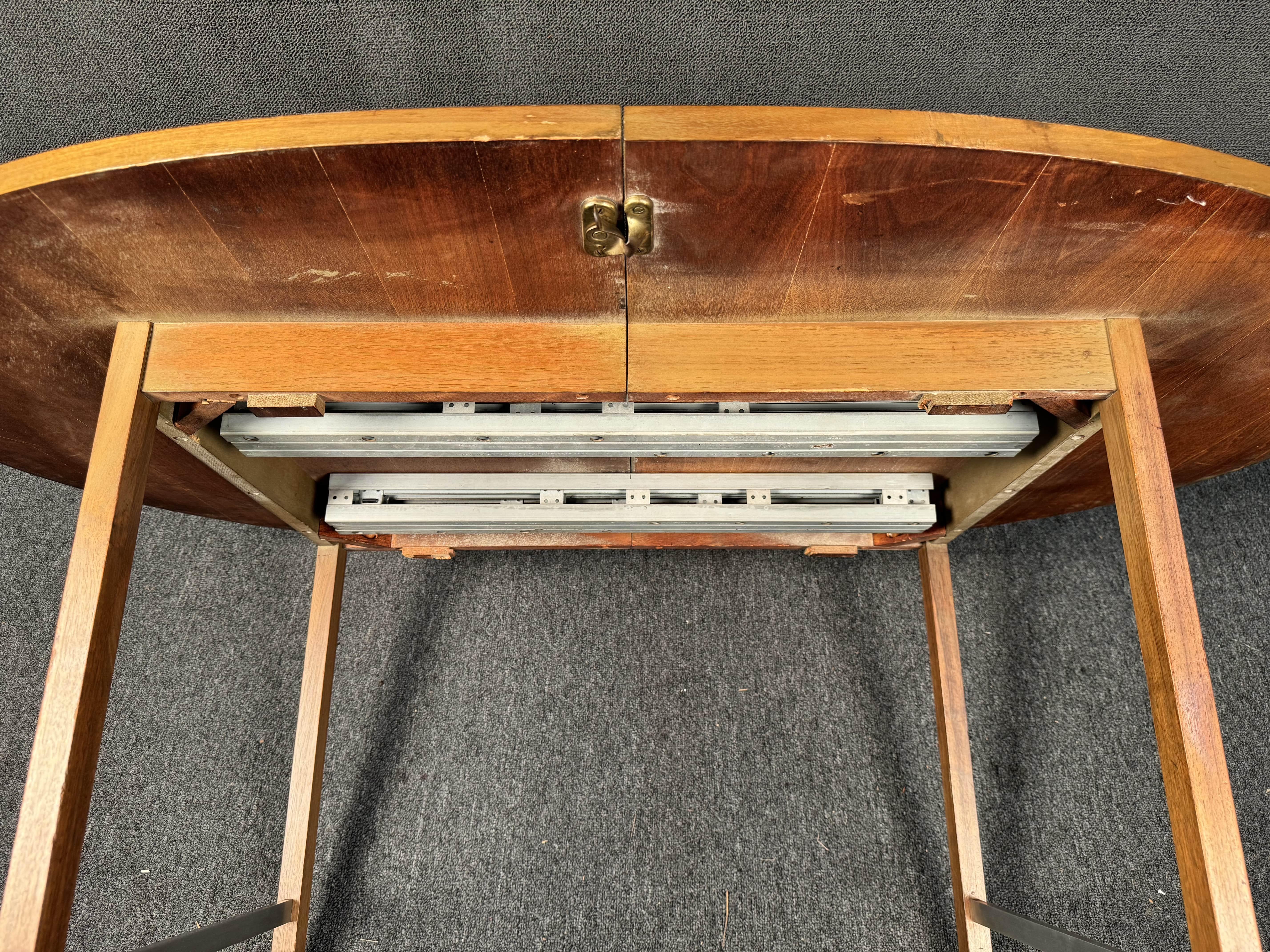 Paul McCobb pour Calvin Table de salle à manger en noyer du milieu du siècle dernier en vente 8
