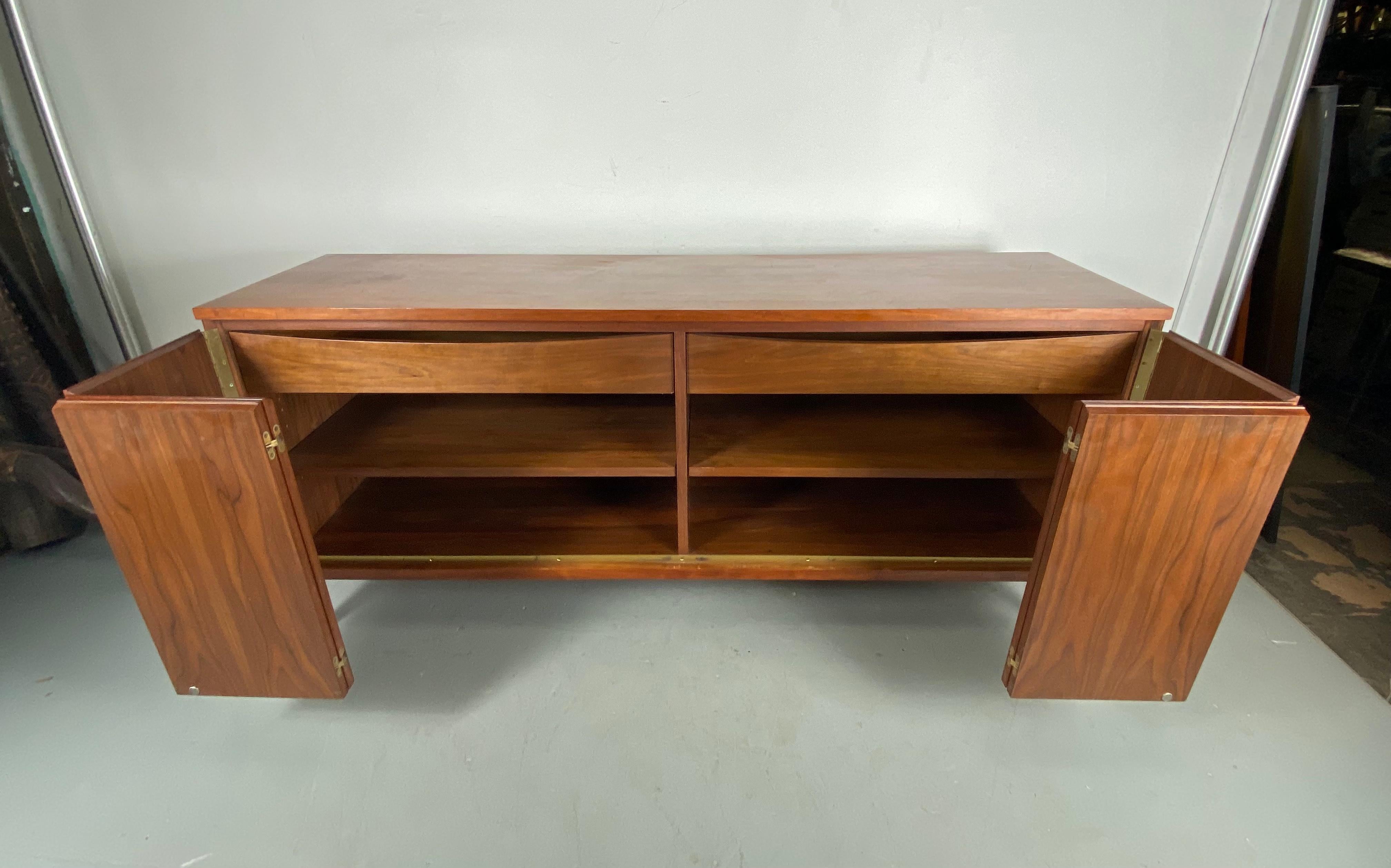 Paul McCobb for Calvin Sideboard, Server, Credenza with Dual Tri-Fold Doors 3