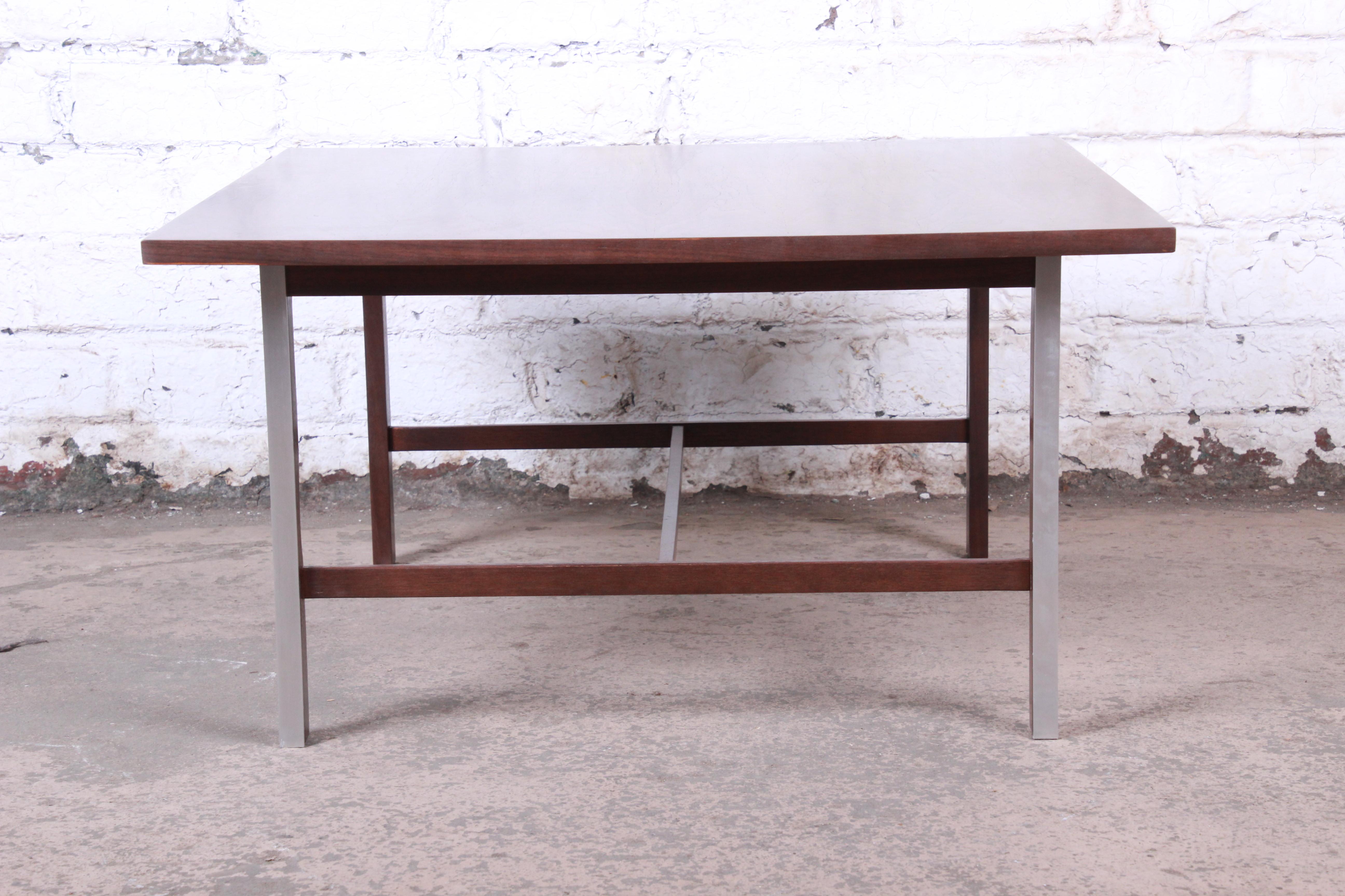 An exceptional Mid-Century Modern coffee or cocktail table

By Paul McCobb for Calvin Furniture 
