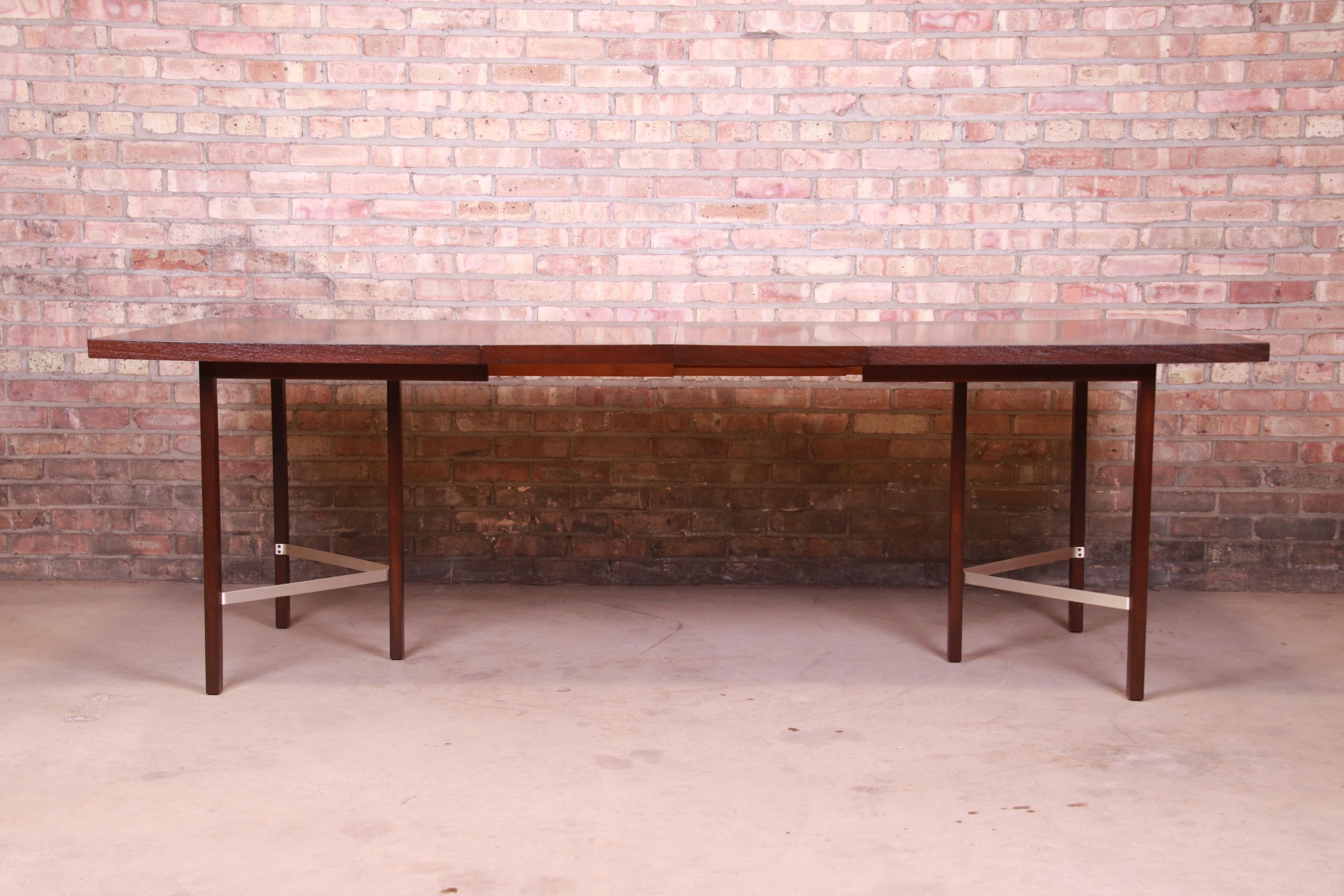 An exceptional Mid-Century Modern extension dining table

By Paul McCobb for Calvin Furniture 