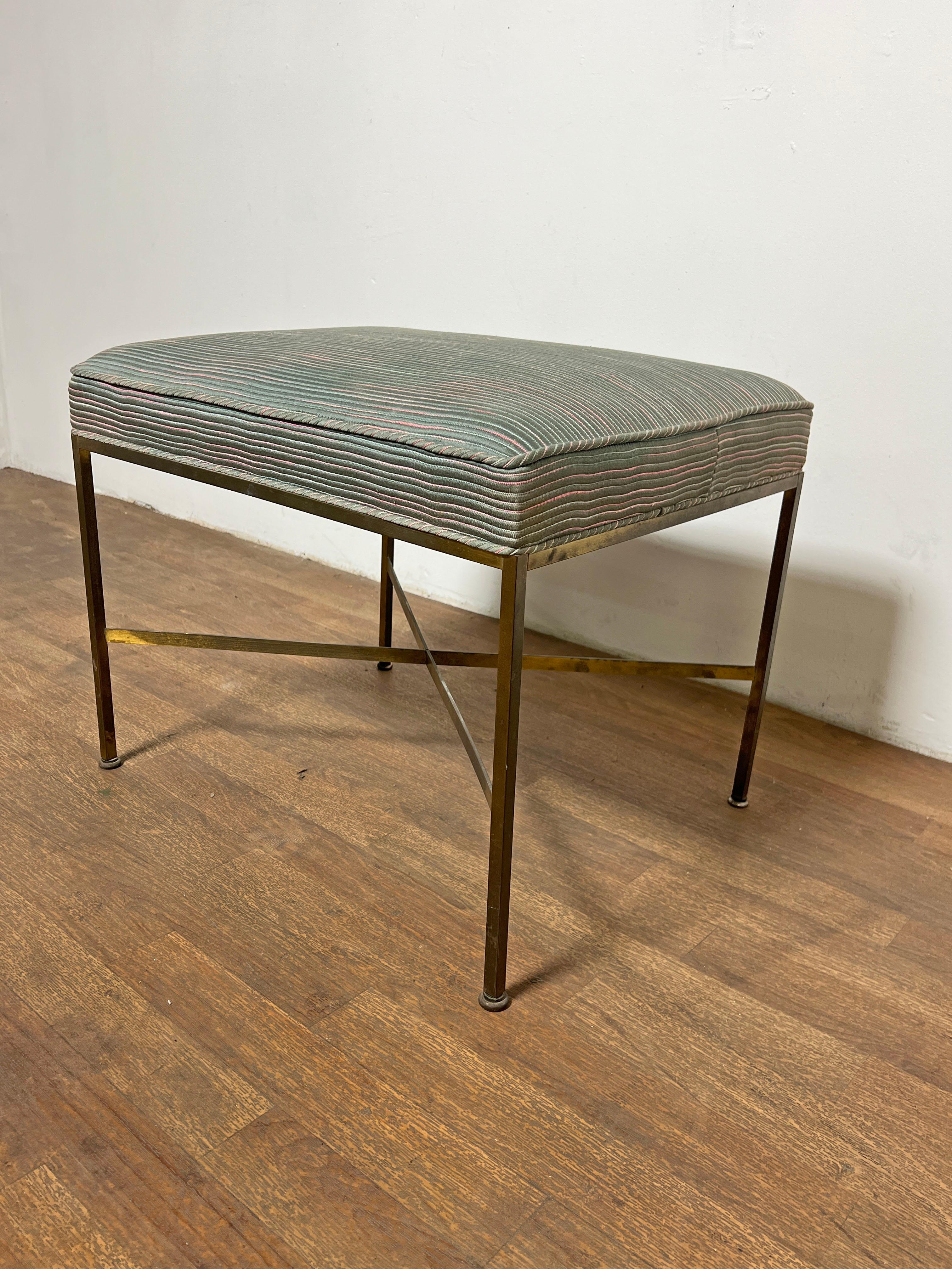 Taburete de latón acanalado con base en forma de X, diseñado por Paul McCobb para Calvin Furniture,  Alrededor de los años sesenta.
