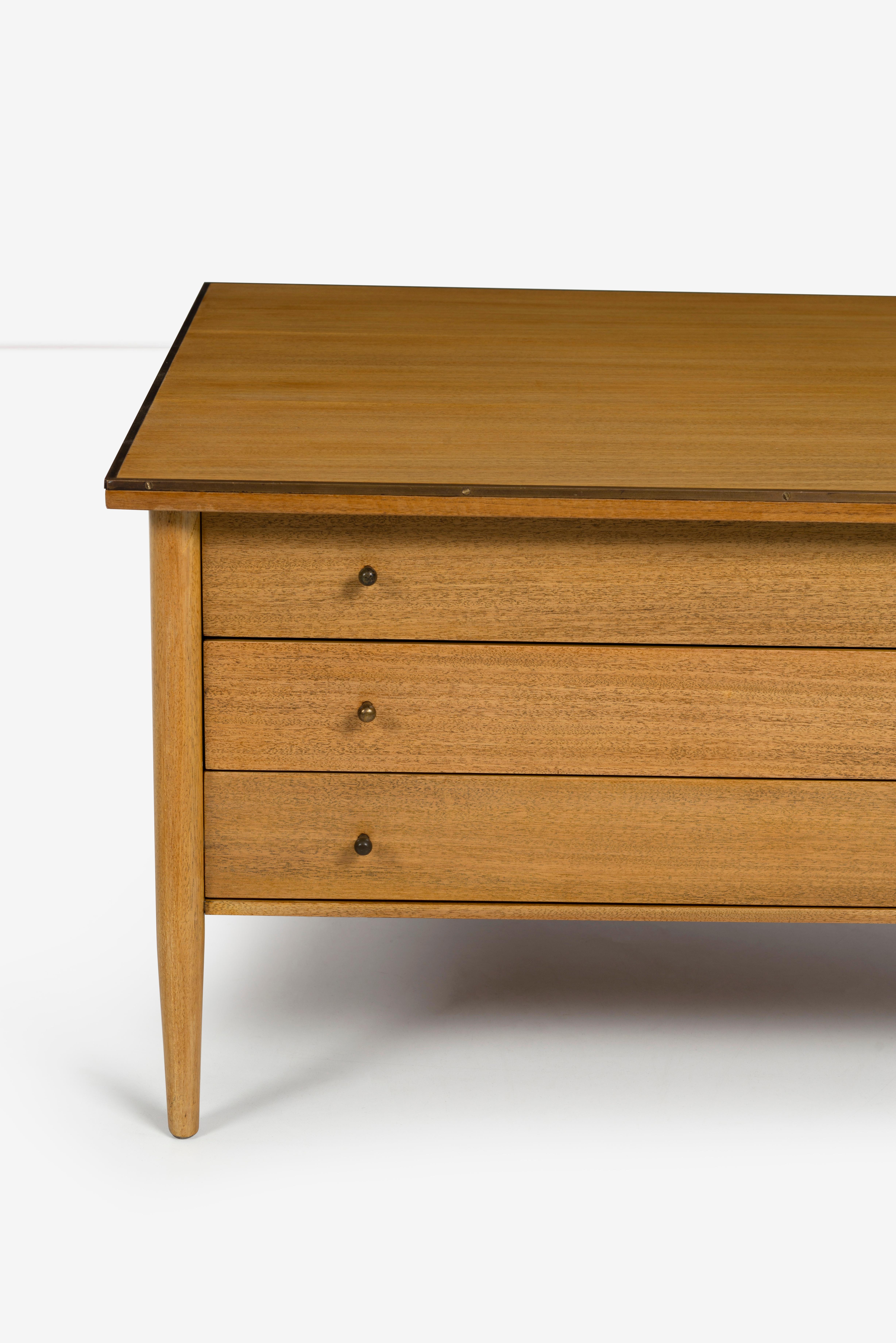 Milieu du XXe siècle Tables d'appoint ou tables de nuit à 3 tiroirs de la collection Irwin de Paul McCobb pour Calvin en vente