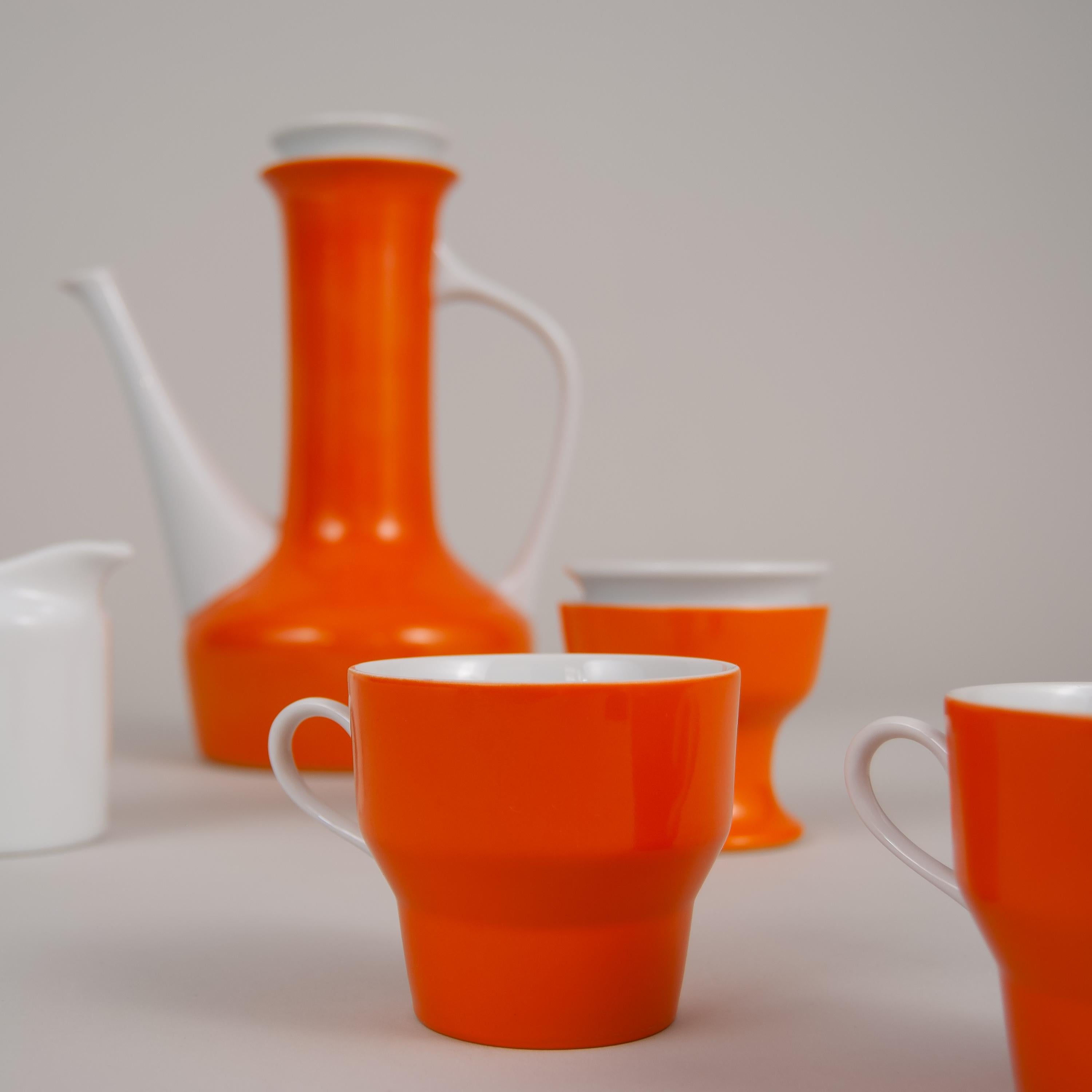 Paul McCobb for Contempi, Japan 38 Piece Ceramic Coffee Set in Orange and White In Good Condition For Sale In Mexico, DF