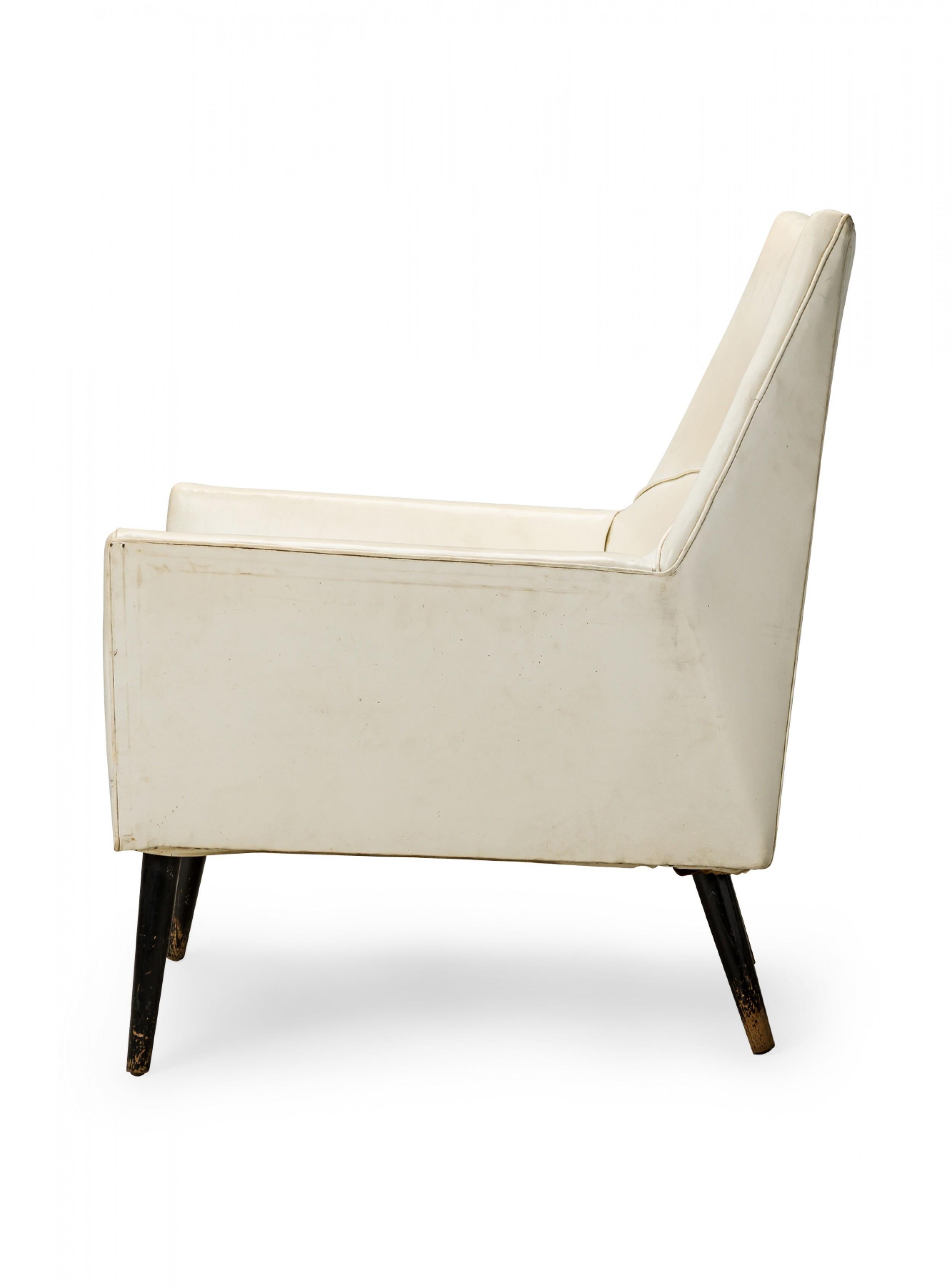 Mid-Century Modern Paul McCobb for Custom Craft Inc. White Leather Lounge Armchair For Sale