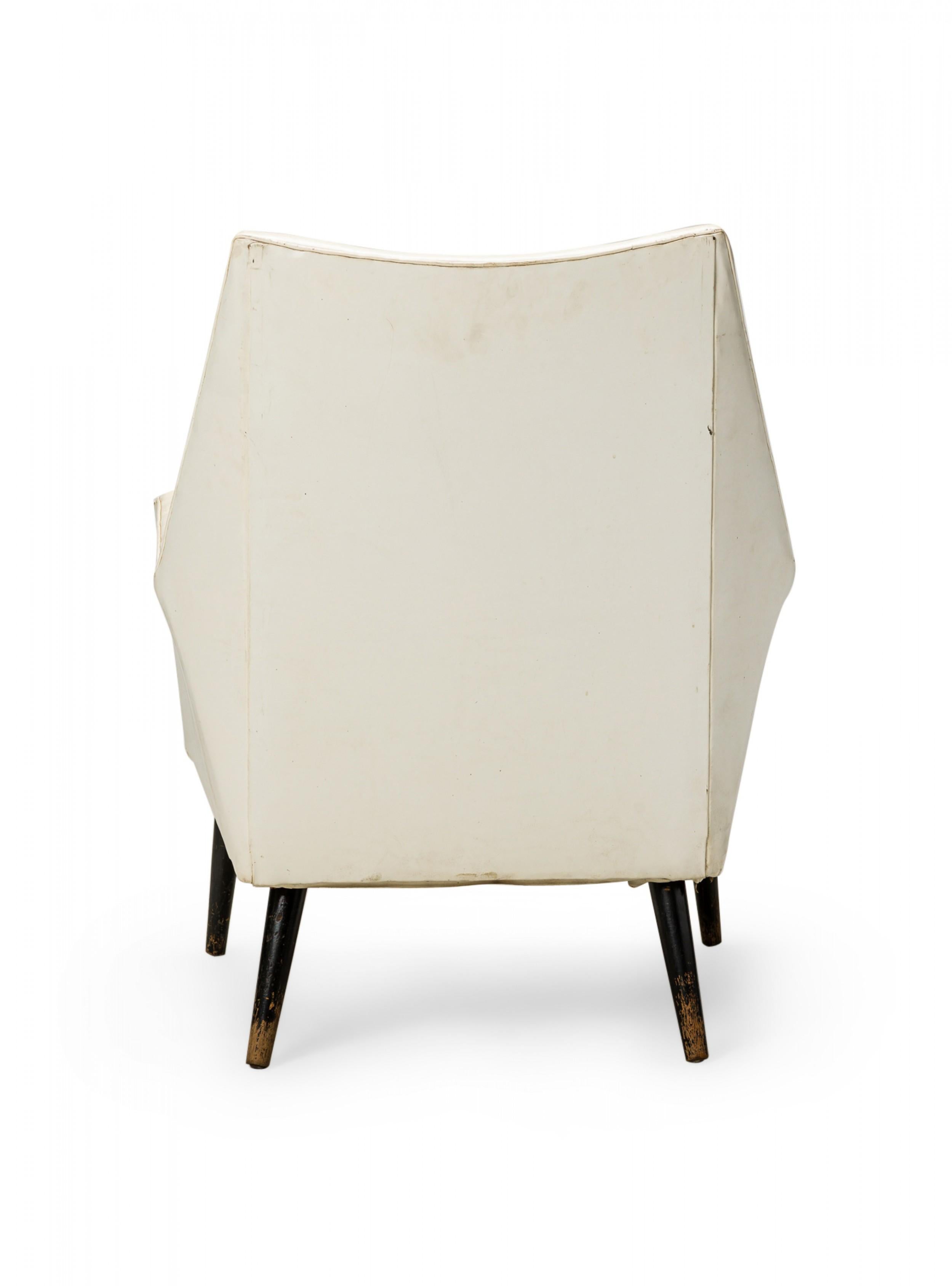 Paul McCobb for Custom Craft Inc. White Leather Lounge Armchair In Good Condition For Sale In New York, NY