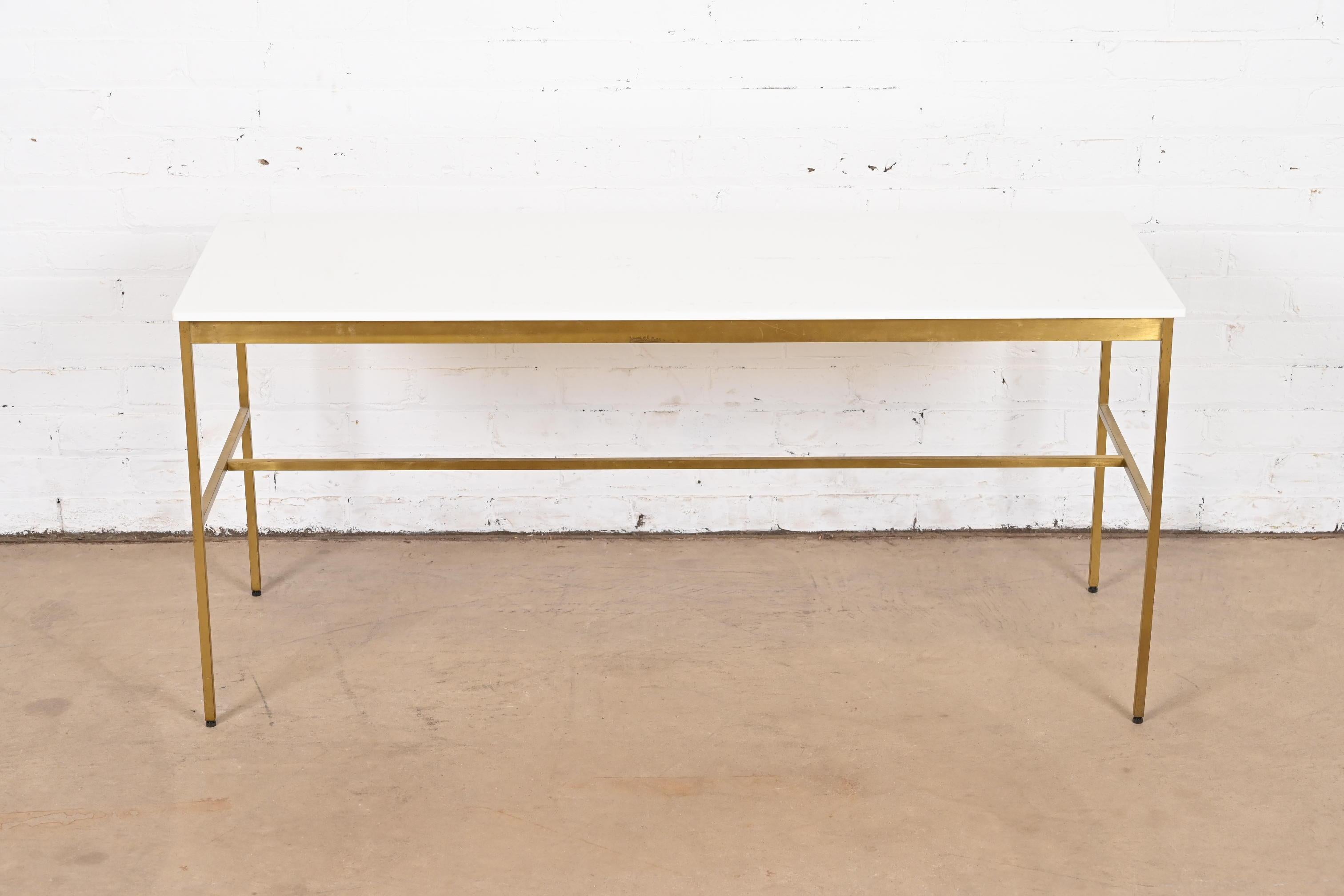 A sleek and stylish Mid-Century Modern coffee or cocktail table

By Paul McCobb for Directional

USA, 1950s

Brass base, with white vitrolite top.

Measures: 48