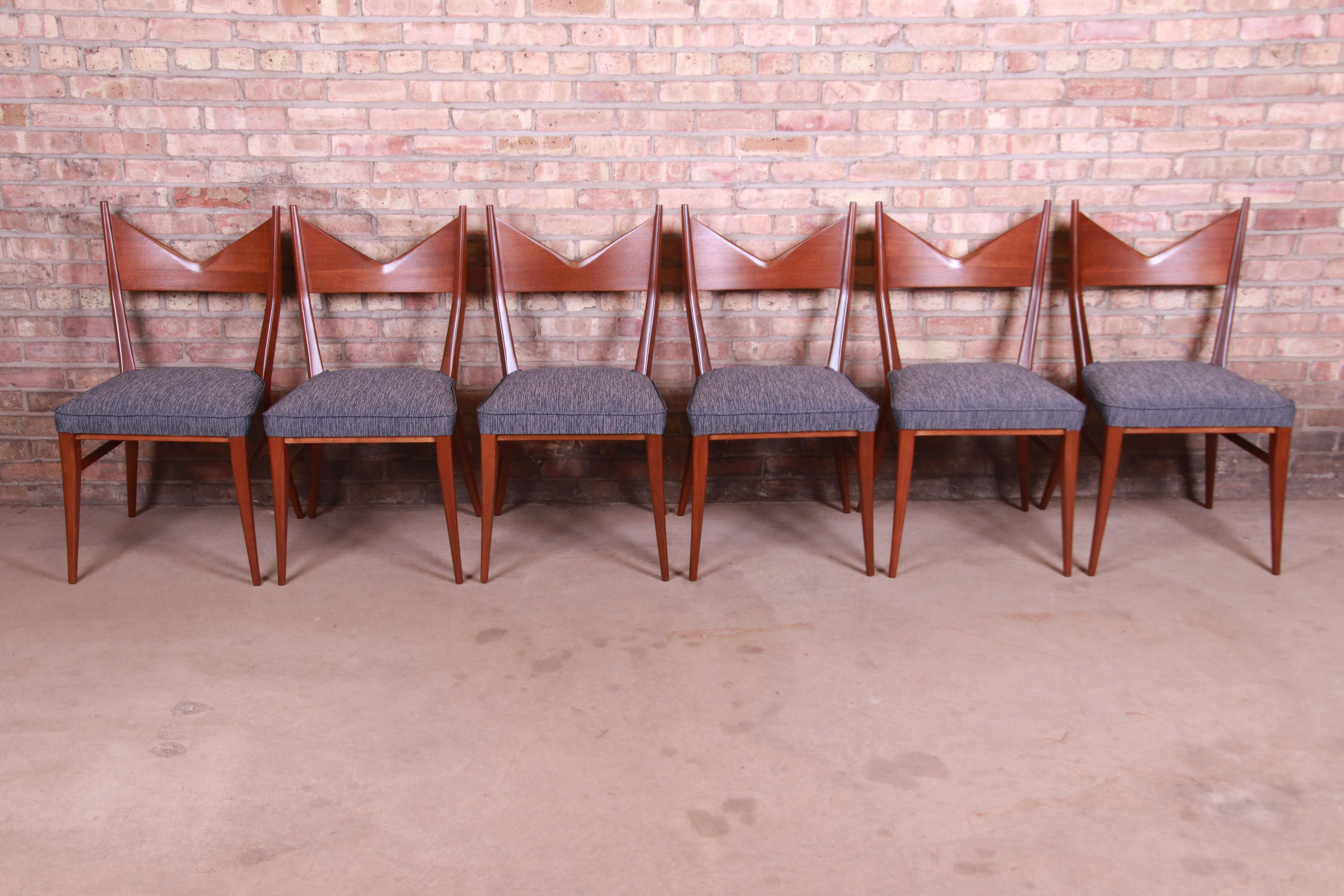 A rare and exceptional set of six Mid-Century Modern bowtie dining chairs

By Paul McCobb for Directional and produced by Calvin Furnitiure,

USA, 1950s

Elegant sculpted mahogany frames, with upholstered seats.

Measures: 18.75