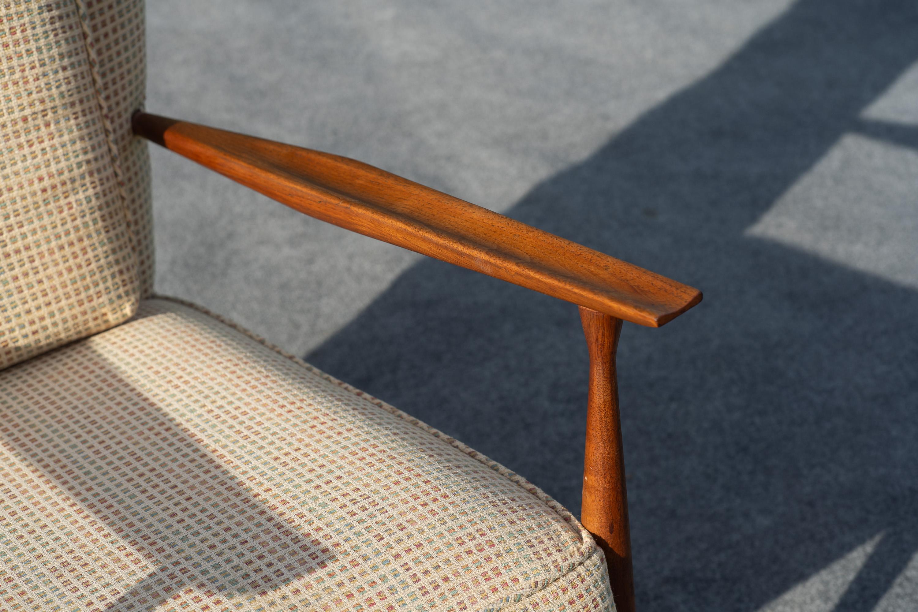 Paul McCobb for Directional Model 1321 Lounge Chair in Walnut & Light Upholstery For Sale 4