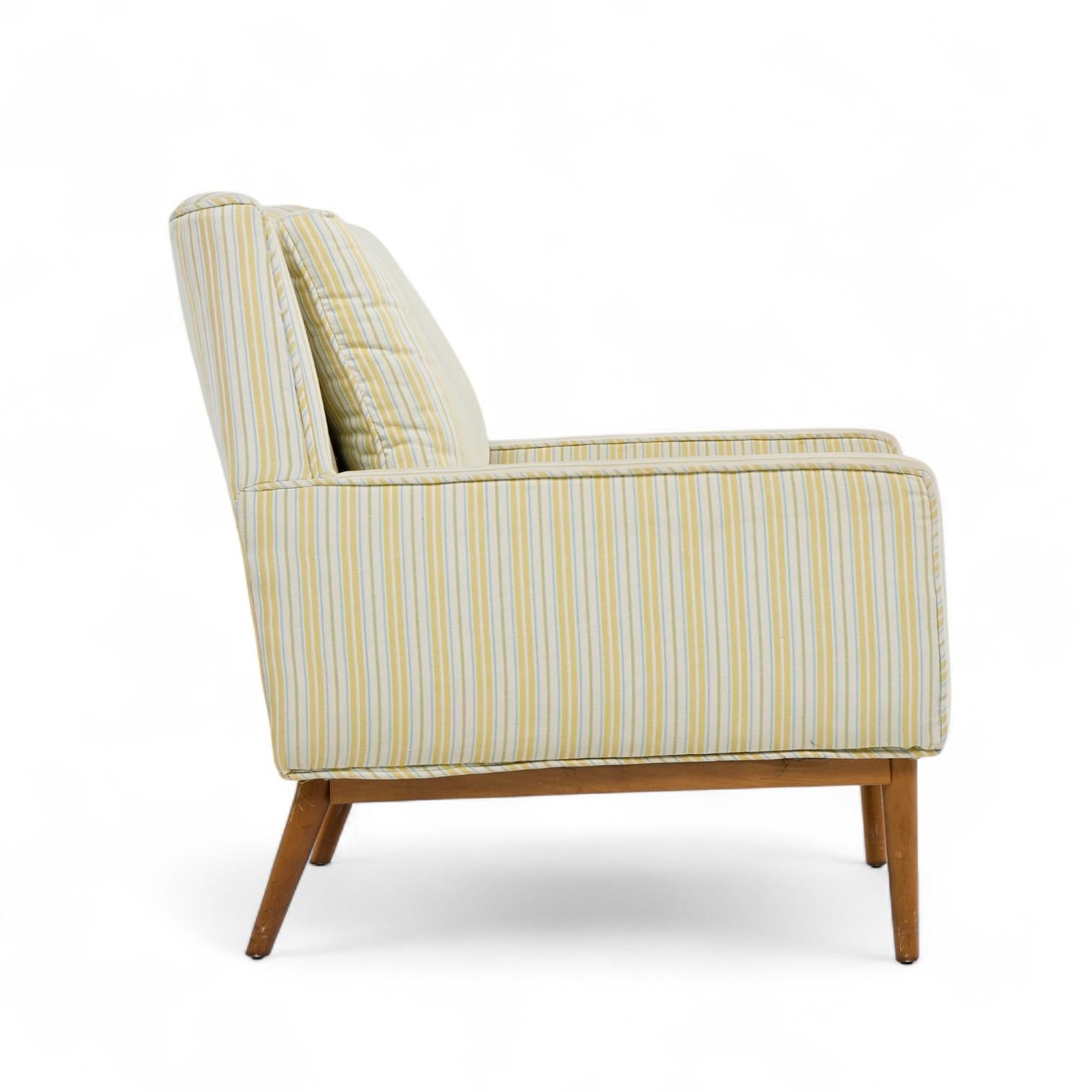 Paul McCobb para Directional Modelo 302 Sillas de salón de nogal de mediados de siglo - Pareja en venta 4