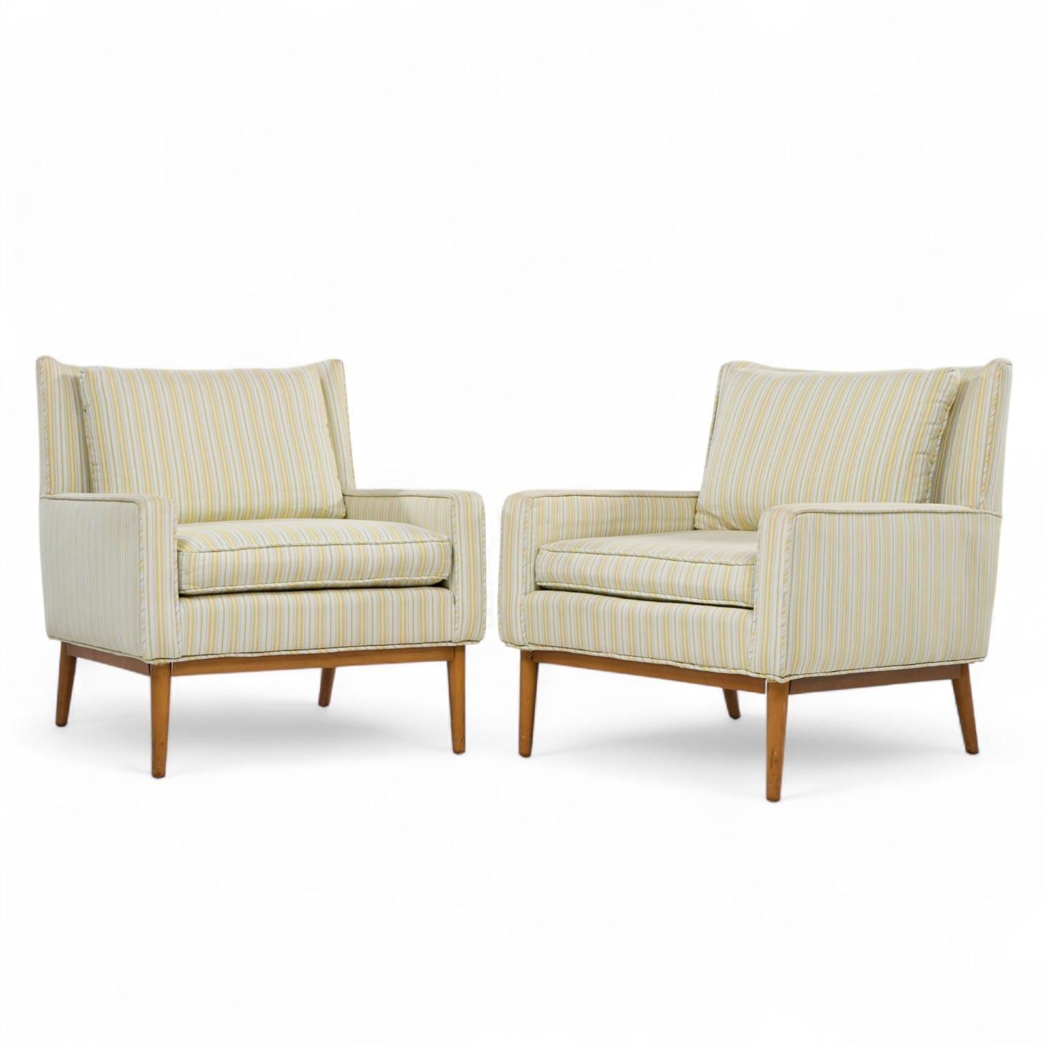 Paul McCobb para Directional Modelo 302 Sillas de salón de nogal de mediados de siglo - Pareja Moderno de mediados de siglo en venta