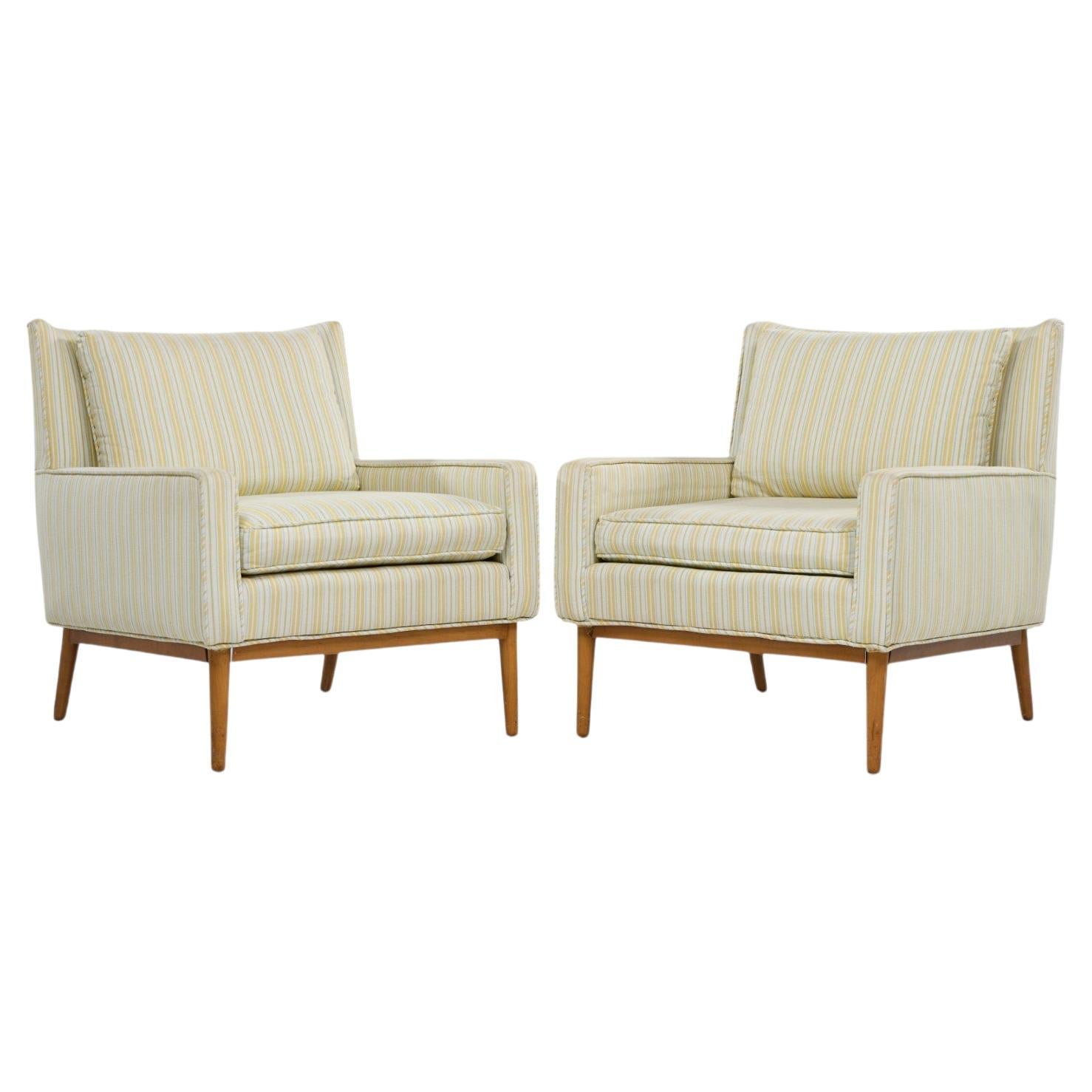 Paul McCobb para Directional Modelo 302 Sillas de salón de nogal de mediados de siglo - Pareja en venta