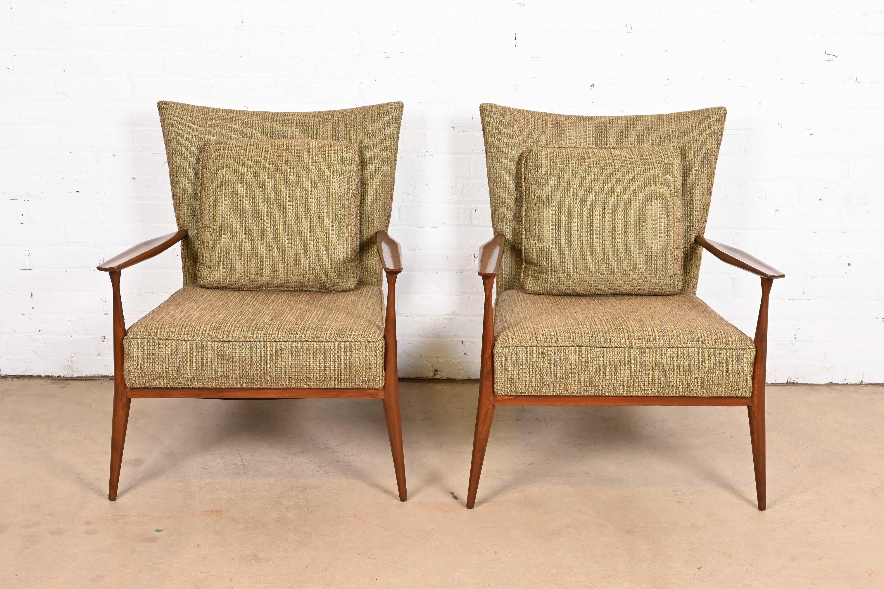Mid-Century Modern Paire de chaises longues en noyer sculpté et tapissées Paul McCobb for Directional en vente