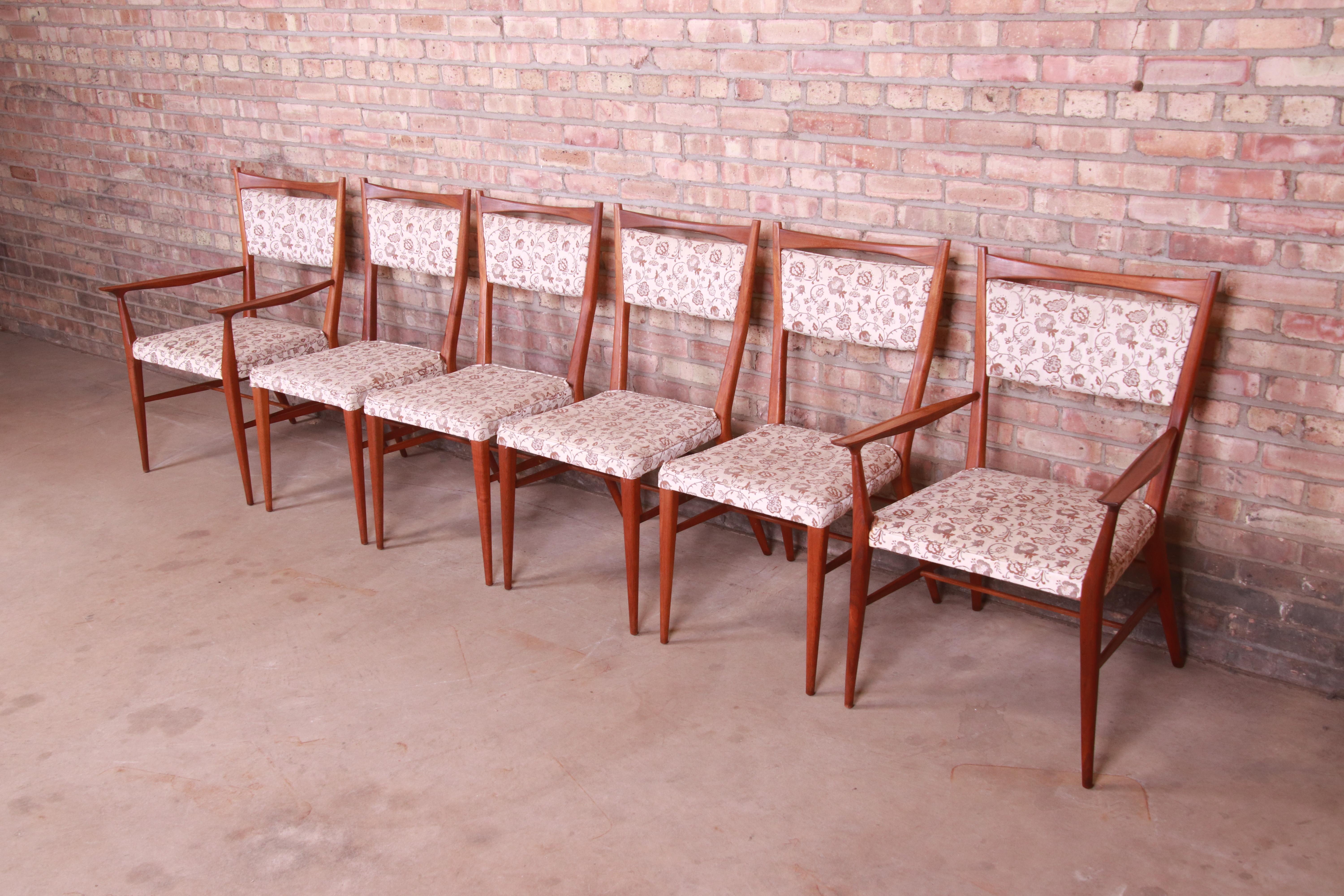 A gorgeous set of six Mid-Century Modern dining chairs

By Paul McCobb for Directional

USA, 1950s

Elegant sculpted walnut frames, with upholstered seats and backs and brass accents.

Measures:
Side chairs - 18.25