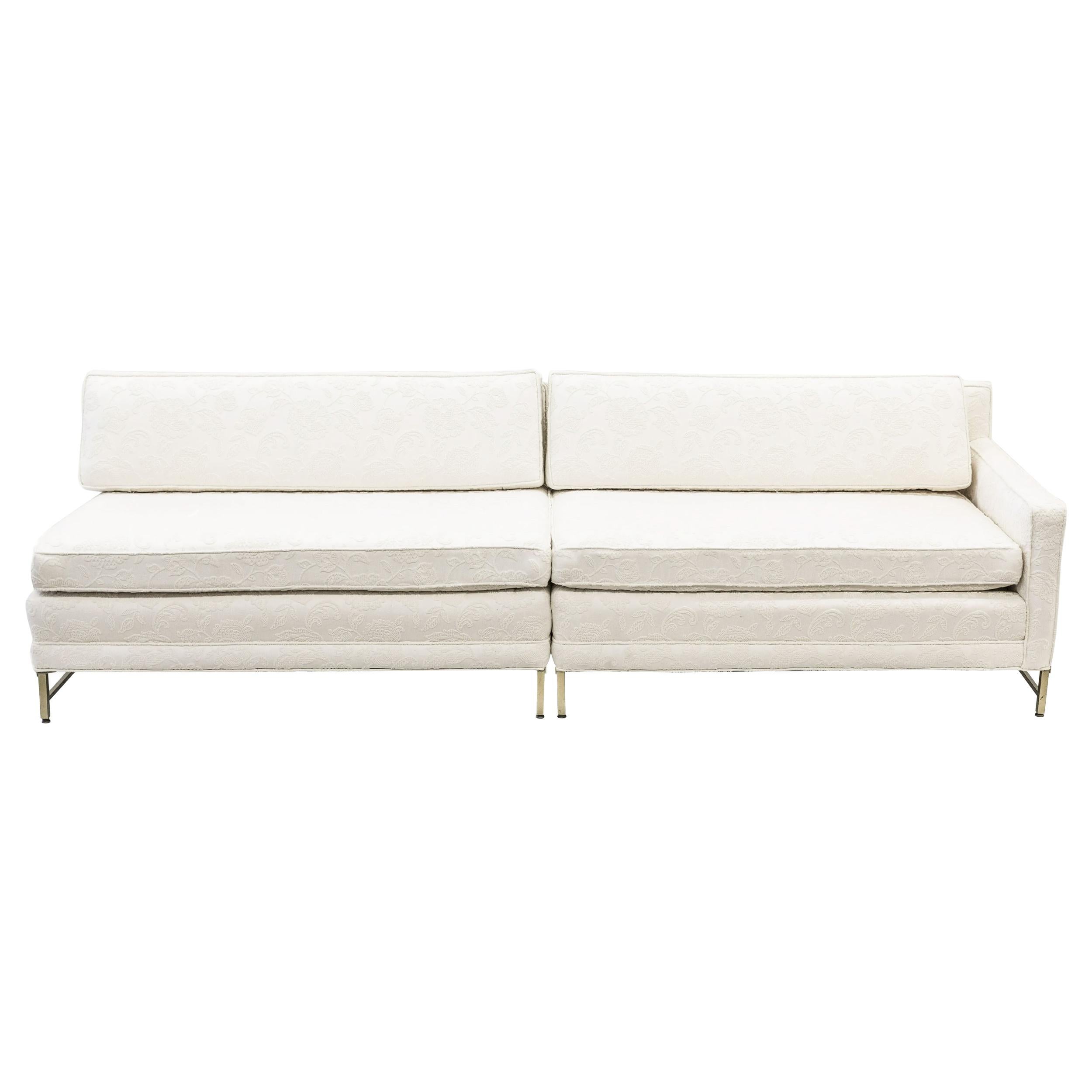 Zweiteiliges cremeweißes, zweiteiliges Sofa von Paul McCobb für Directional in Cremeweiß, 1958, Messing (amerikanisch) im Angebot
