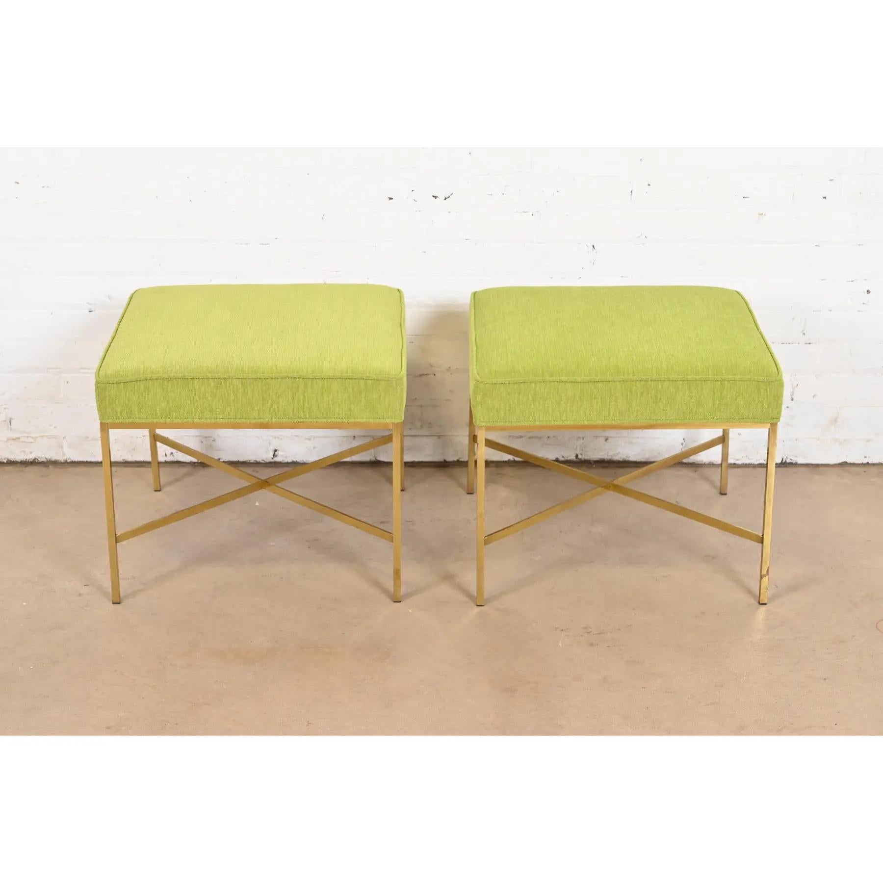 Una coppia elegante e raffinata di sgabelli, panche o pouf in stile Mid-Century Modern

Di Paul McCobb per Directional

USA, anni '50

Gambe e barelle in ottone, con seduta imbottita.

Ciascuna misura: 20,25