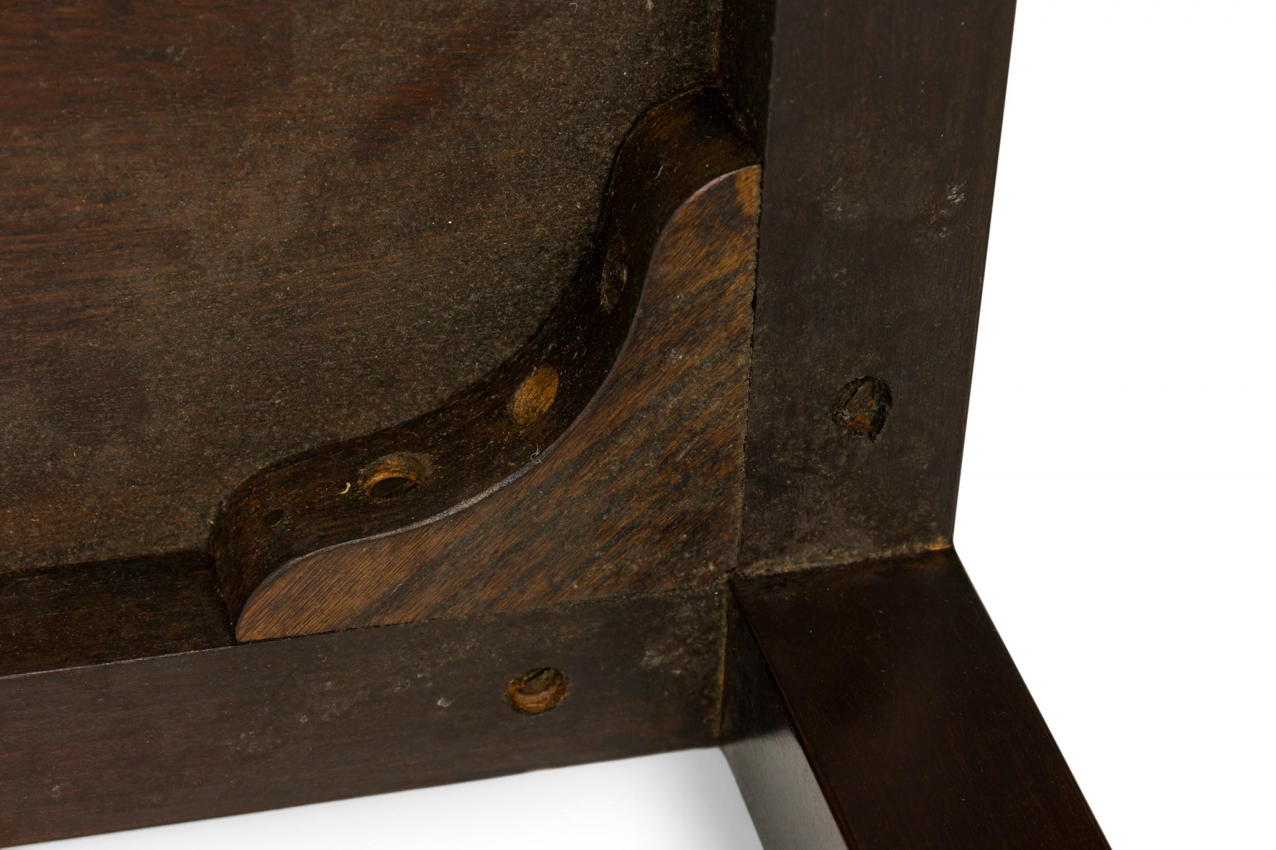 Dunkel lackierter Holz-Beistelltisch, Paul McCobb für Dunbar Parsons-Stil im Angebot 4